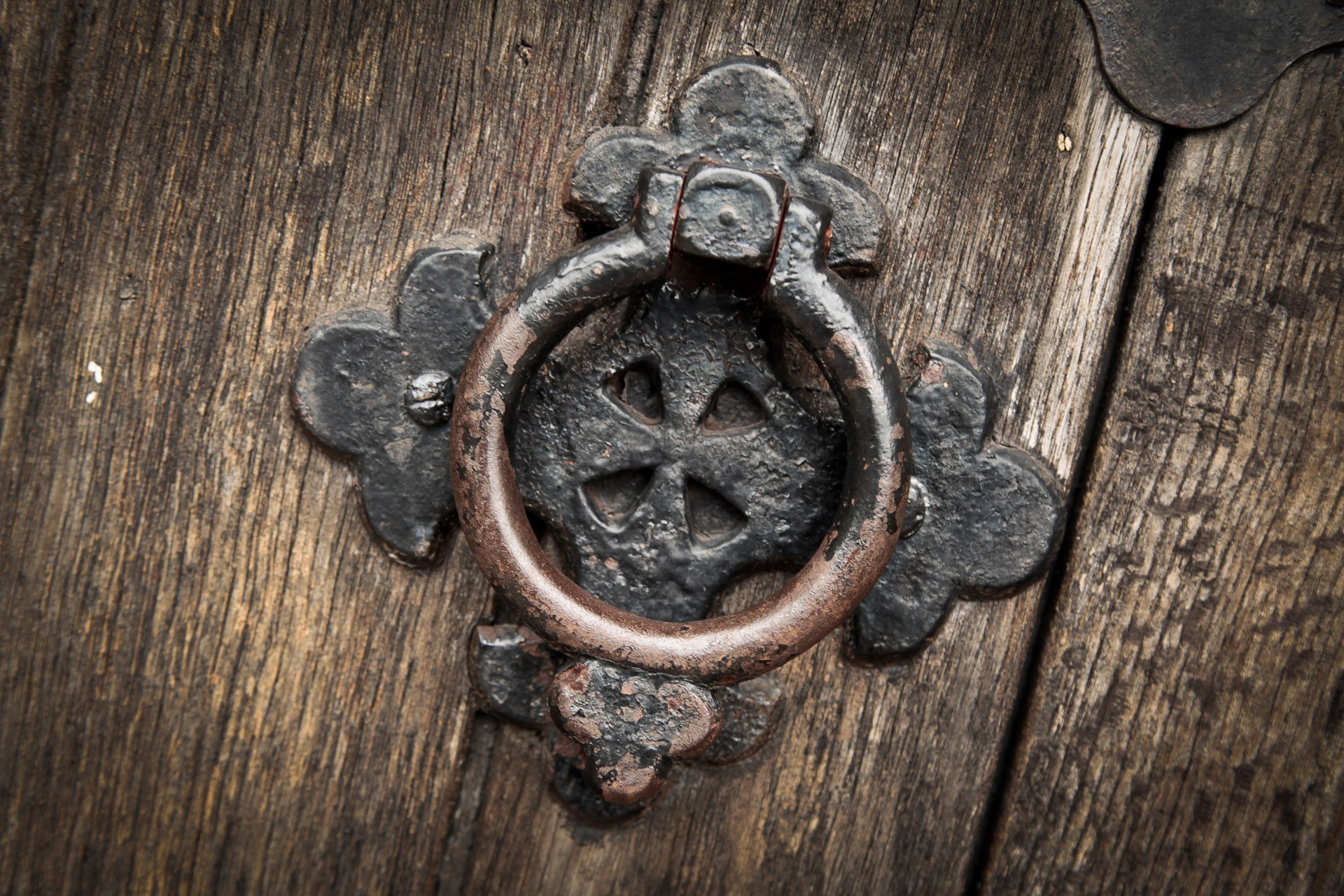 design, wood - Material, rustic, decor, knob, knock, iron - Metal, old, church, doorknocker, 1080P, knocker, craftsmanship, textured, security, ring, old-fashioned, HD Wallpaper