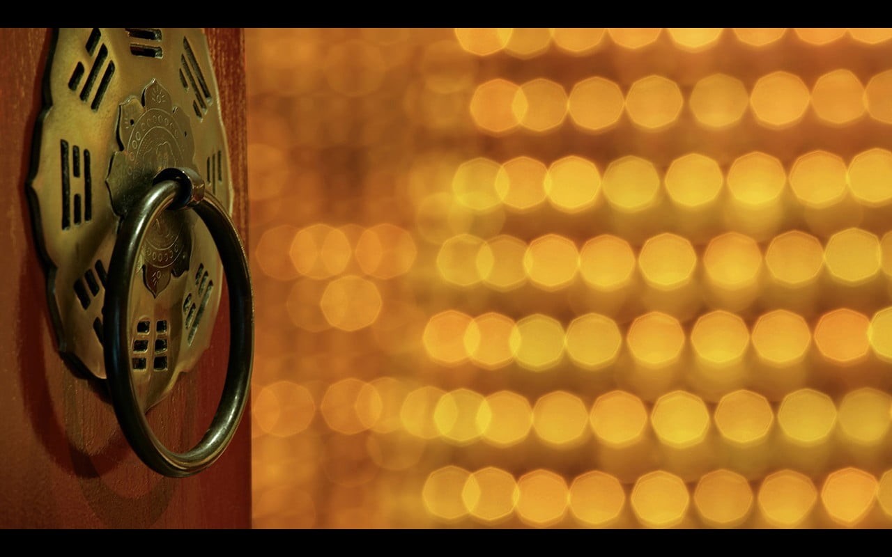 communication, pattern, knocker, Chinese, design, close-up, no people, metal, gold, electric lamp, door, focus on foreground, 720P, auto post production filter, HD Wallpaper