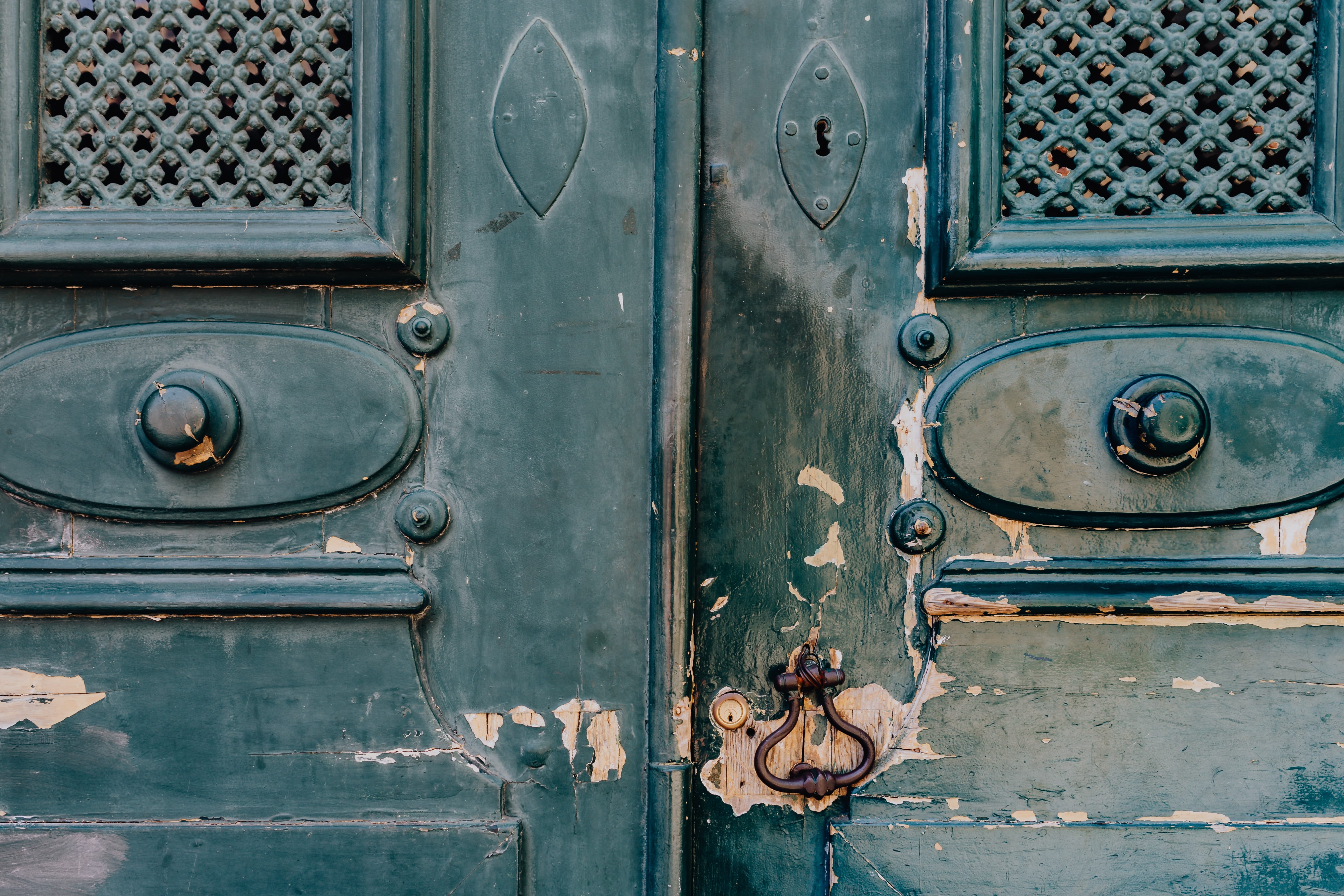 day, 5K, safety, wooden, entrance, wood - material, security, knob, lisboa, no people, protection, doorknob, facade, closed, lock, old, latch, backgrounds, HD Wallpaper