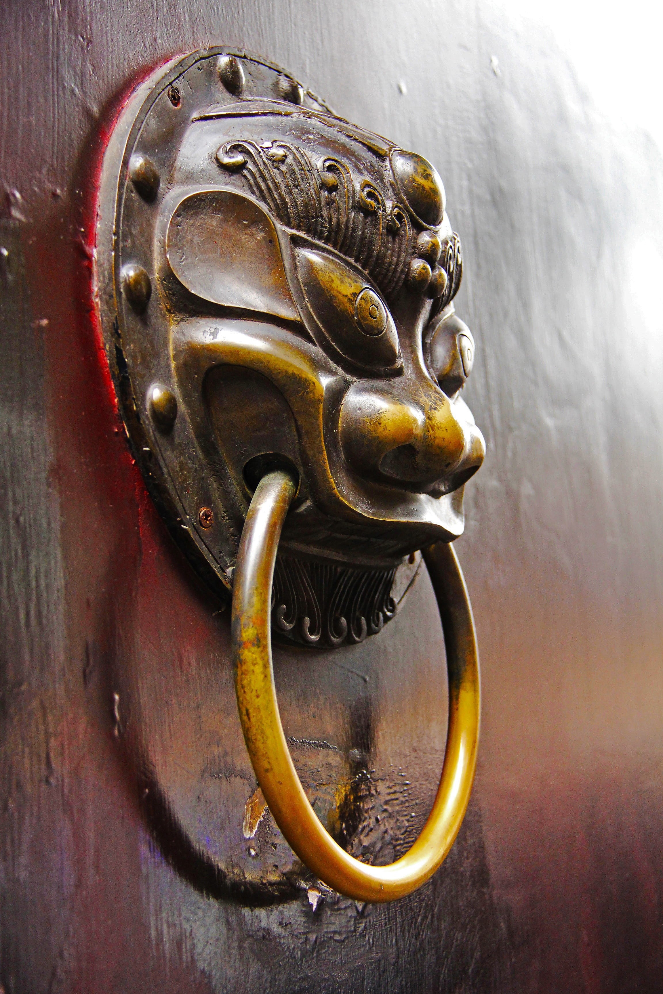 chinese, 2K, silver colored, architecture, historical, creativity, doorknob, wood - material, art and craft, chengdu, souvenir, door knocker, rusty, shape, Phone HD Wallpaper