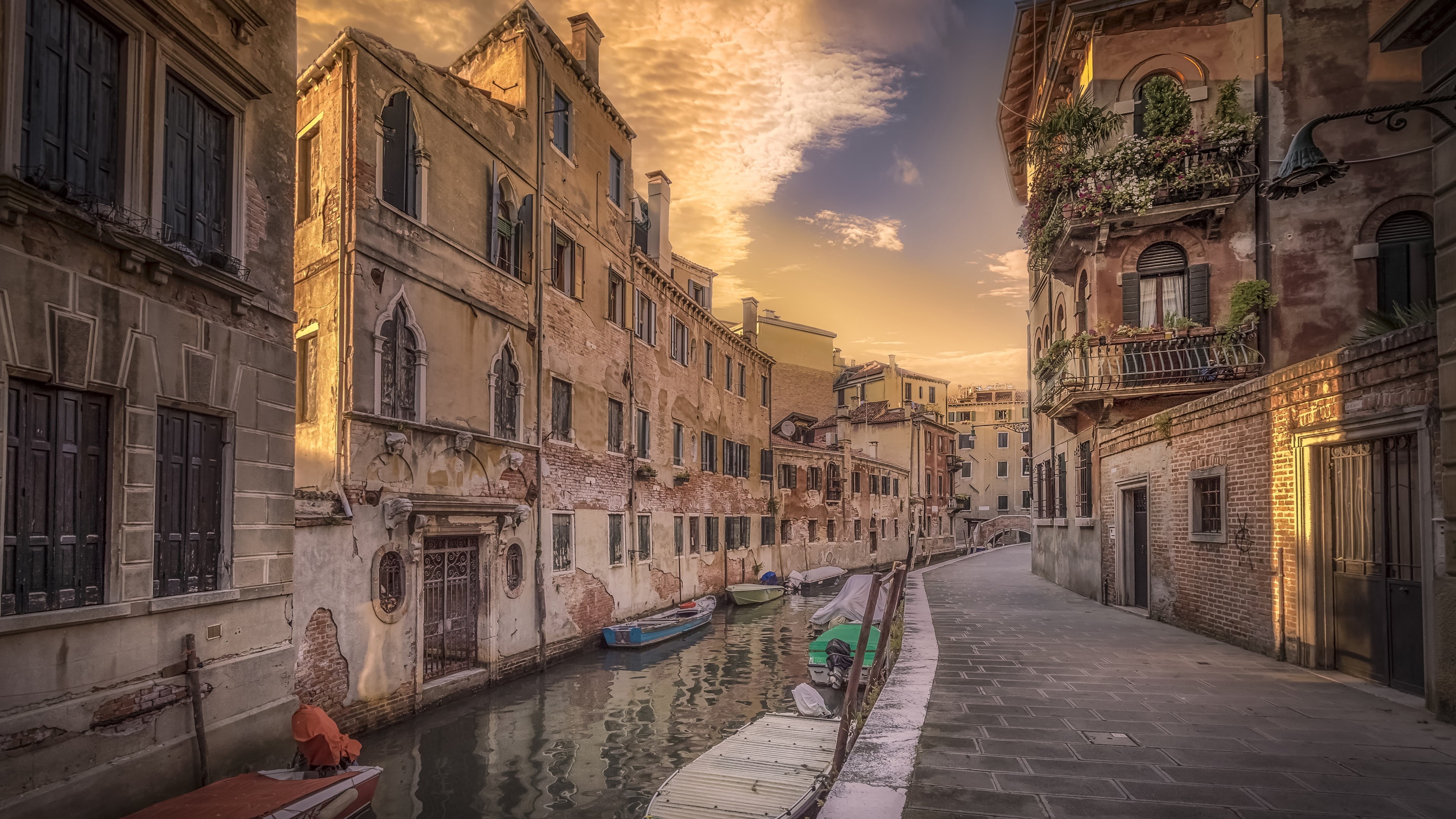 cloud - sky, outdoors, italy, historic site, architecture, the way forward, diminishing perspective, direction, 4K, building exterior, built structure, HD Wallpaper