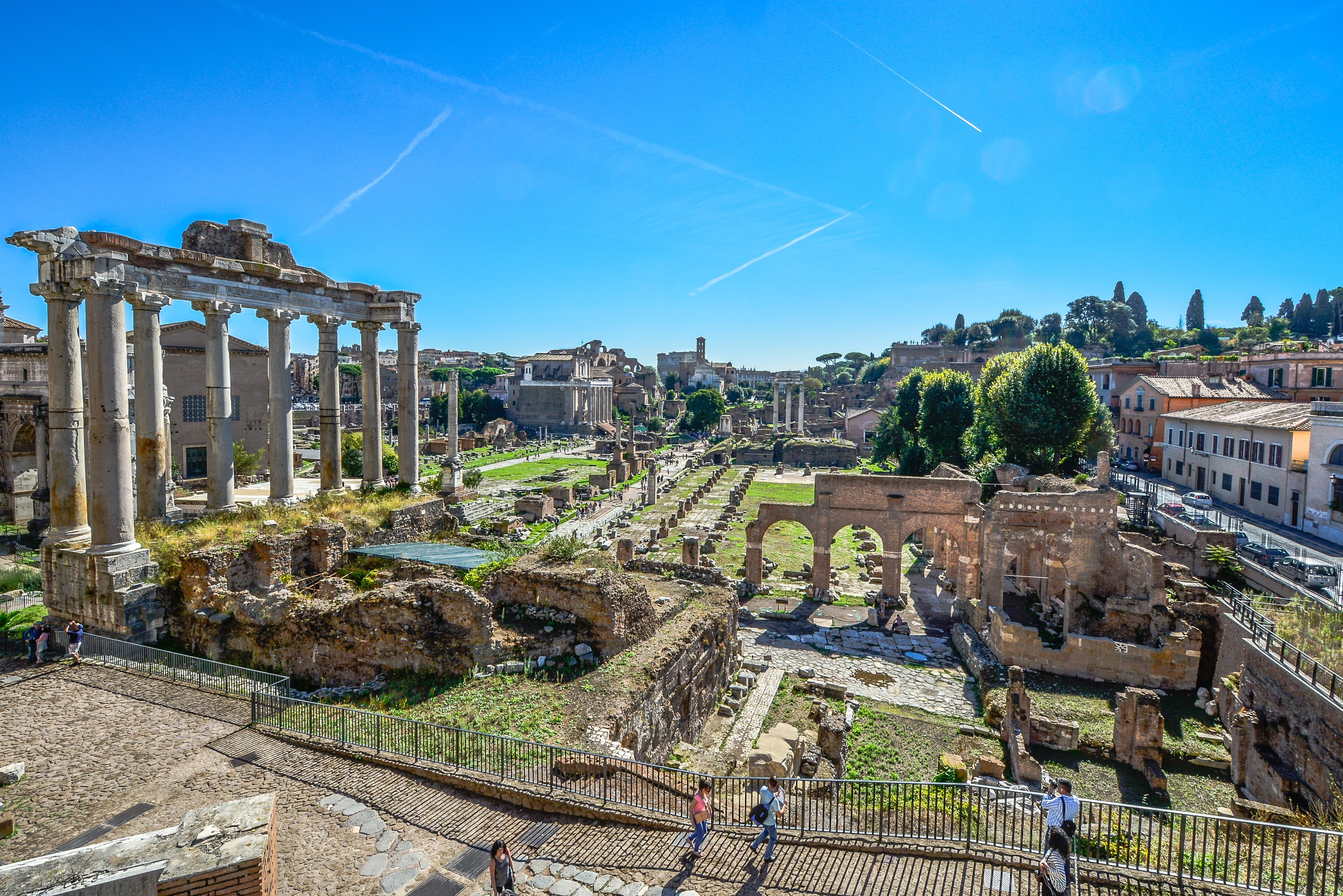 travel destinations, monument, rome, Roman, history, blue, tourism, nature, italian, 4K, incidental people, Italy, historical, travel, sky, ancient, forum, HD Wallpaper