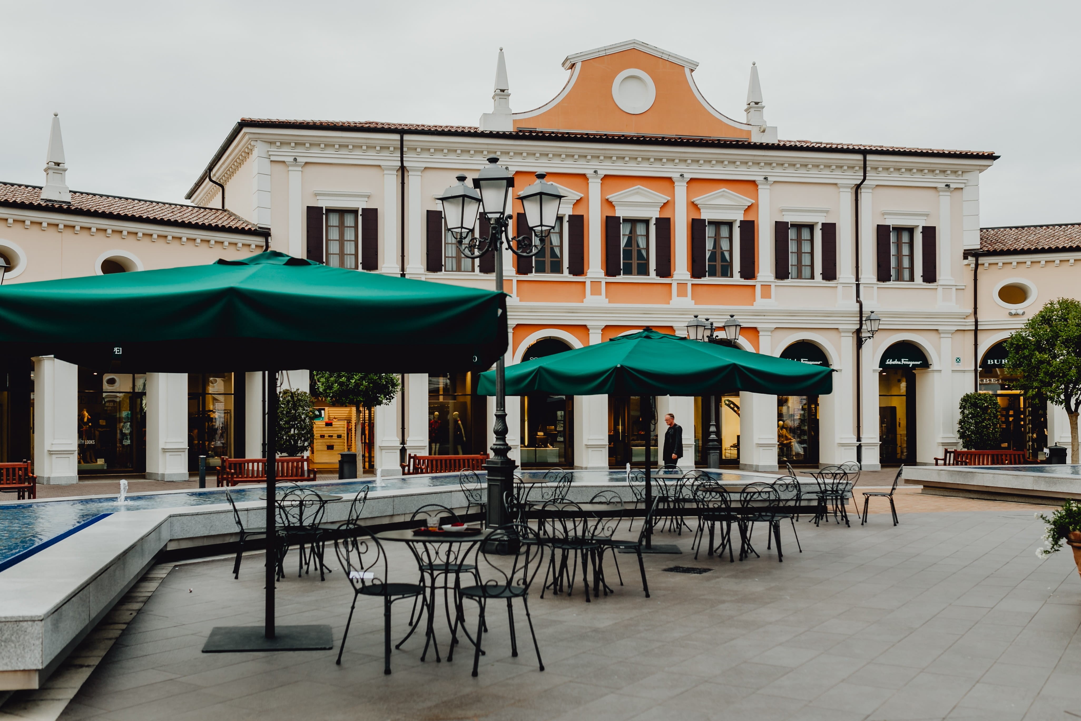 empty, architecture, chair, sidewalk cafe, buildings, Italy, table, 4K, nature, noventa, designer outlet, veneto, city, building exterior, absence, shopping, HD Wallpaper
