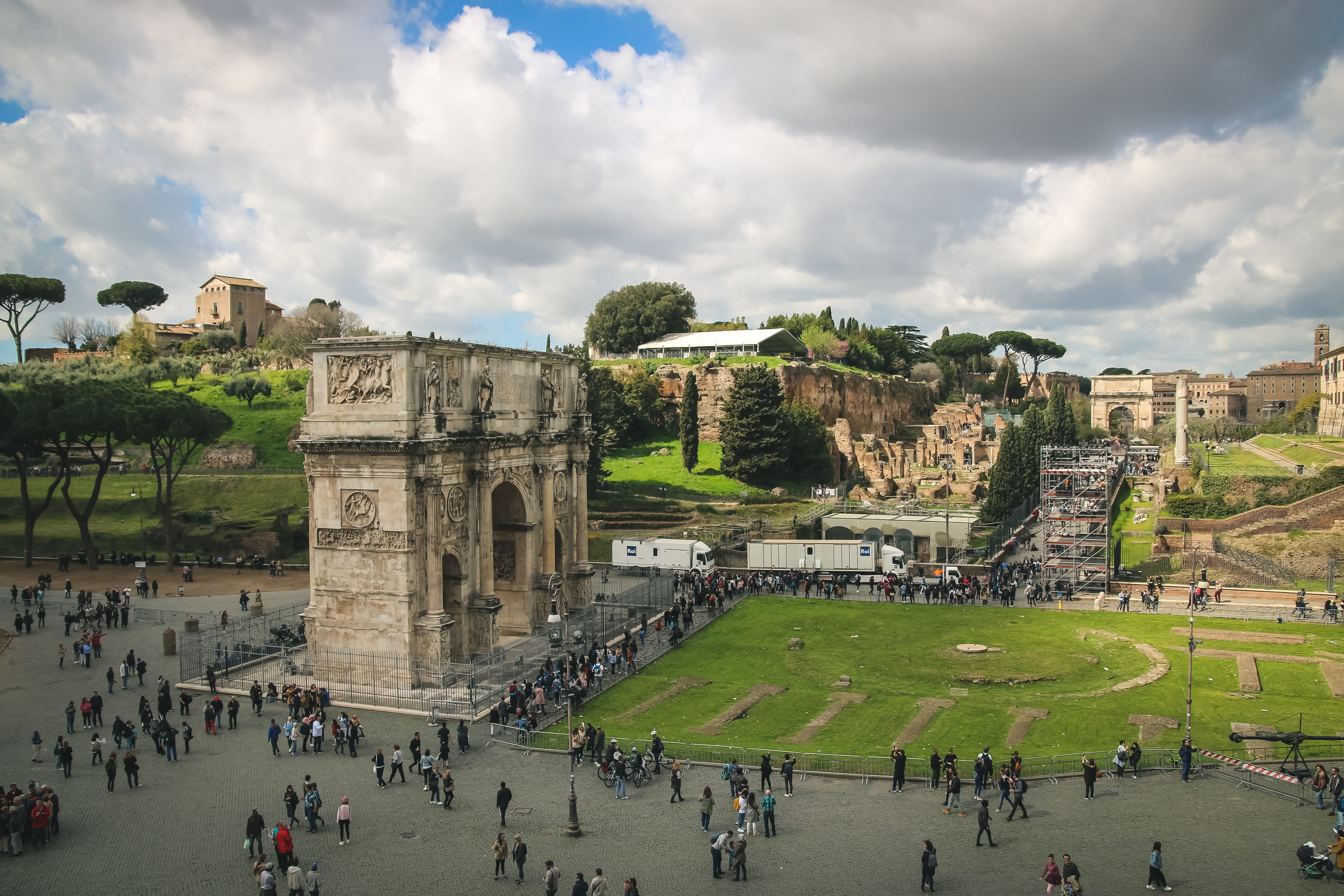 italy, city, forum romanum, sky, crowd, ancient, popular, real people, tourist attraction, 5K, ruined, building exterior, stone, colosseum, travel destinations, HD Wallpaper