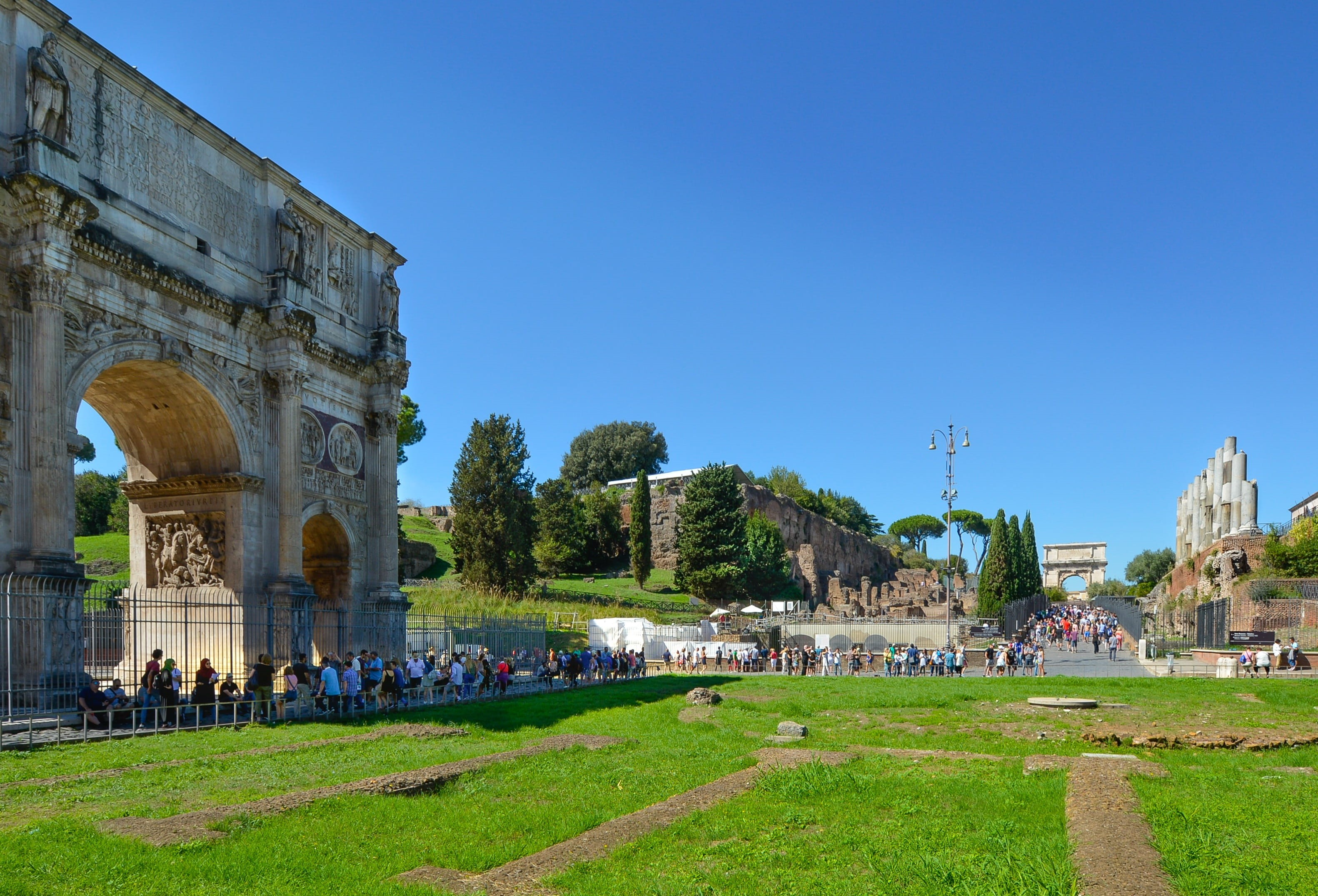 monument, architecture, sky, building exterior, crowd, square, nature, 2K, plant, coliseum, arch, tree, Forum, the past, italy, colosseo, outdoors, tourists, HD Wallpaper