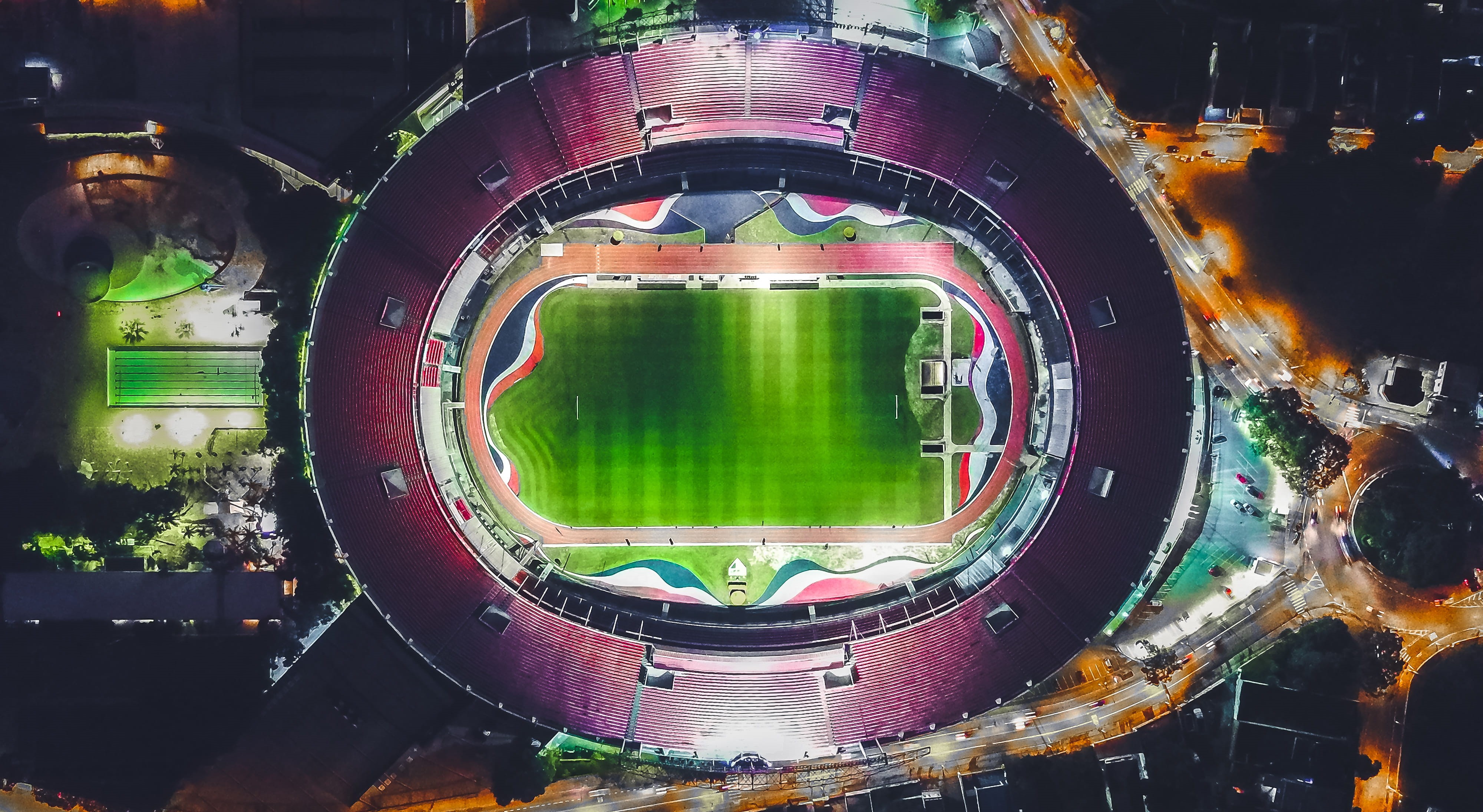 amphitheatre, outdoors, street, multi colored, sport, amphitheater, building, high angle view, brazil, circle, praça roberto gomes pedrosa, field, green color, HD Wallpaper