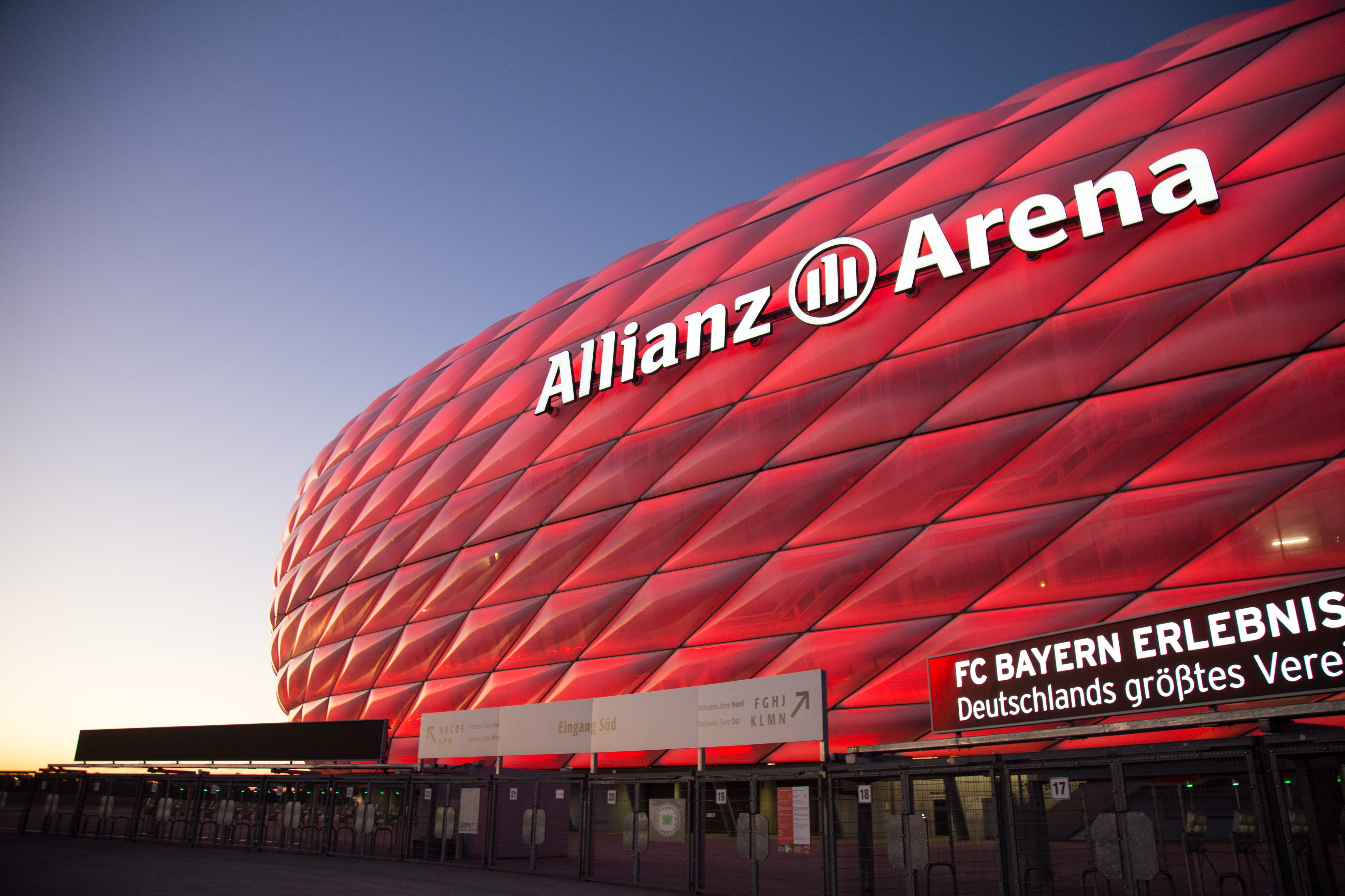 convention center, amphitheatre, clear sky, symbol, 5K, hangar, communication, station, outdoors, amphitheater, allianz, no people, sign, town, business, HD Wallpaper