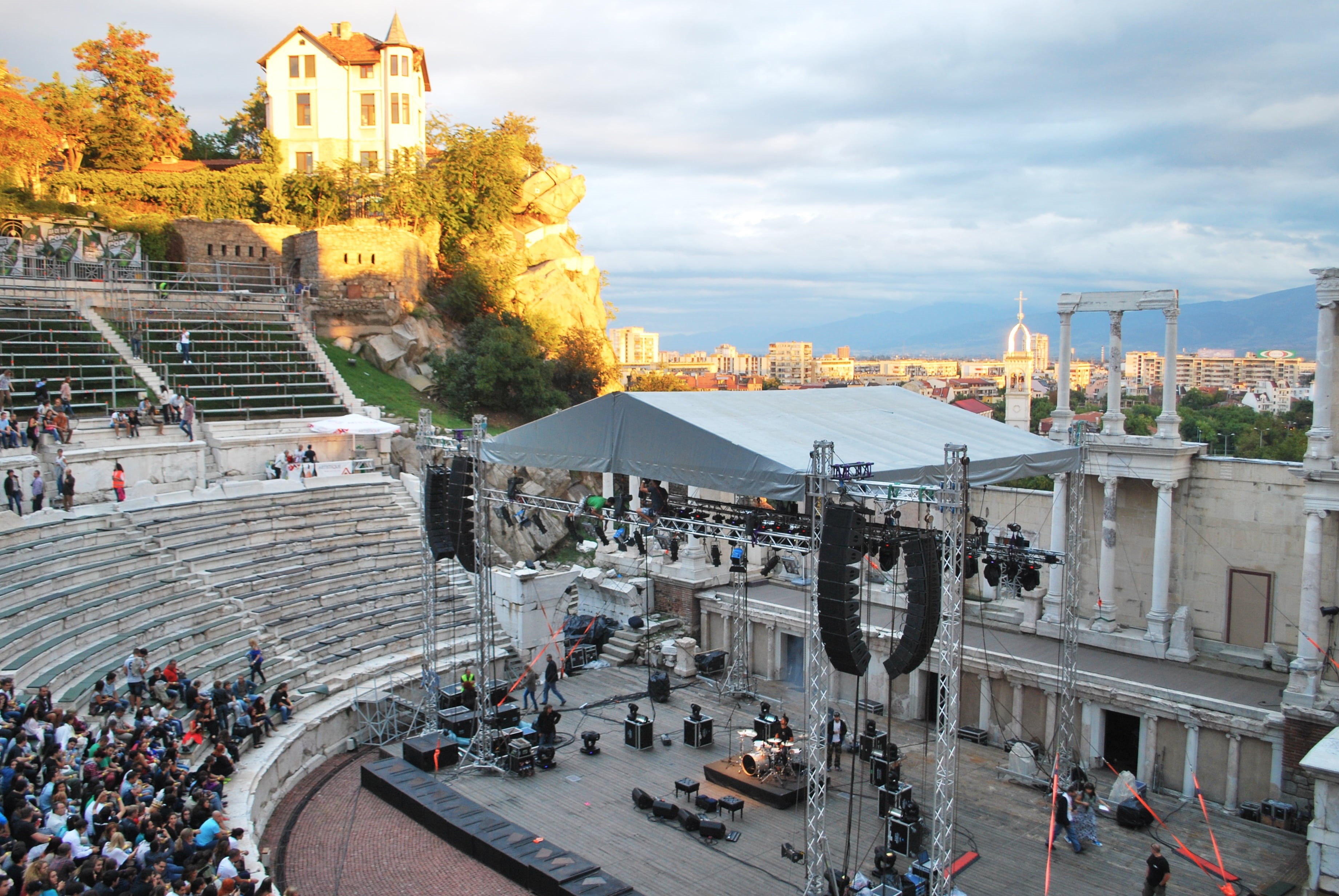 tourism, city, bulgaria, preparing, built structure, real people, architecture, travel destinations, building, amphitheatre, crowd, 2K, archeology, before, HD Wallpaper