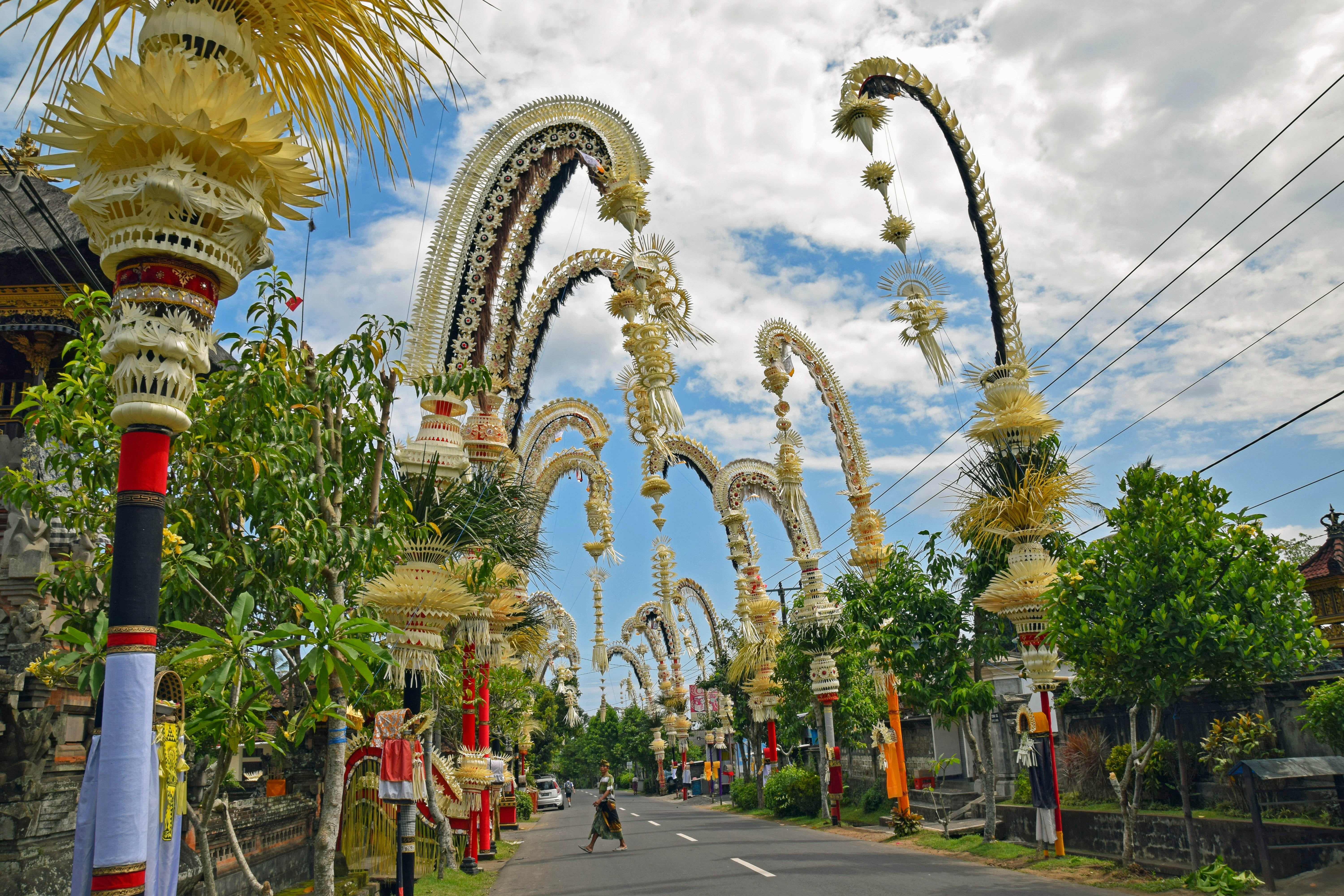 street jewelery, building exterior, travel, built structure, 5K, low angle view, building, ceremony, black, incidental people, bali, cultures, tradition, HD Wallpaper