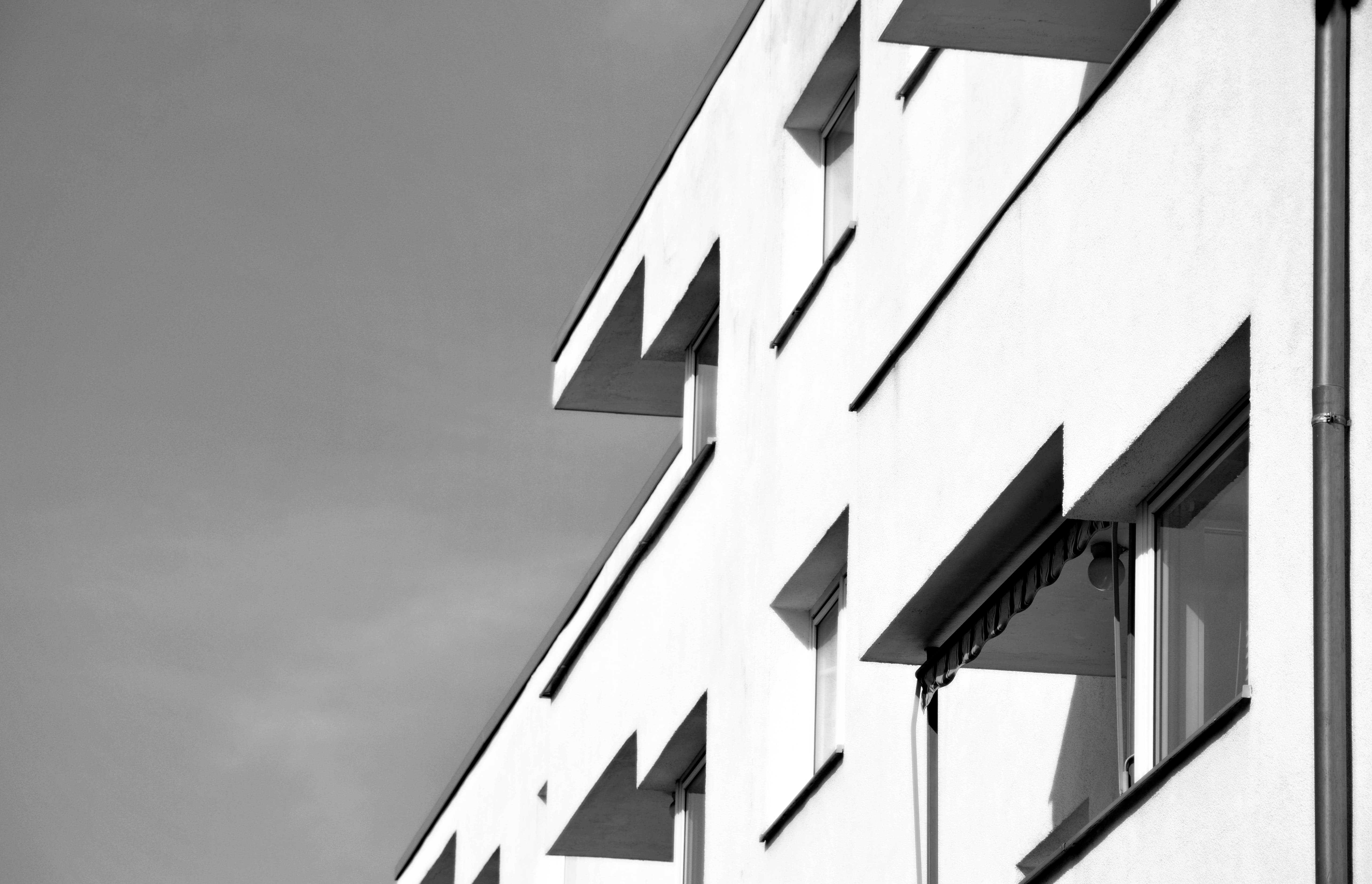 city, 5K, 1926, bauhaus, pattern, 1927, building, tourism, architectural feature, window, world heritage, modern, outdoors, architecture, residential district, HD Wallpaper