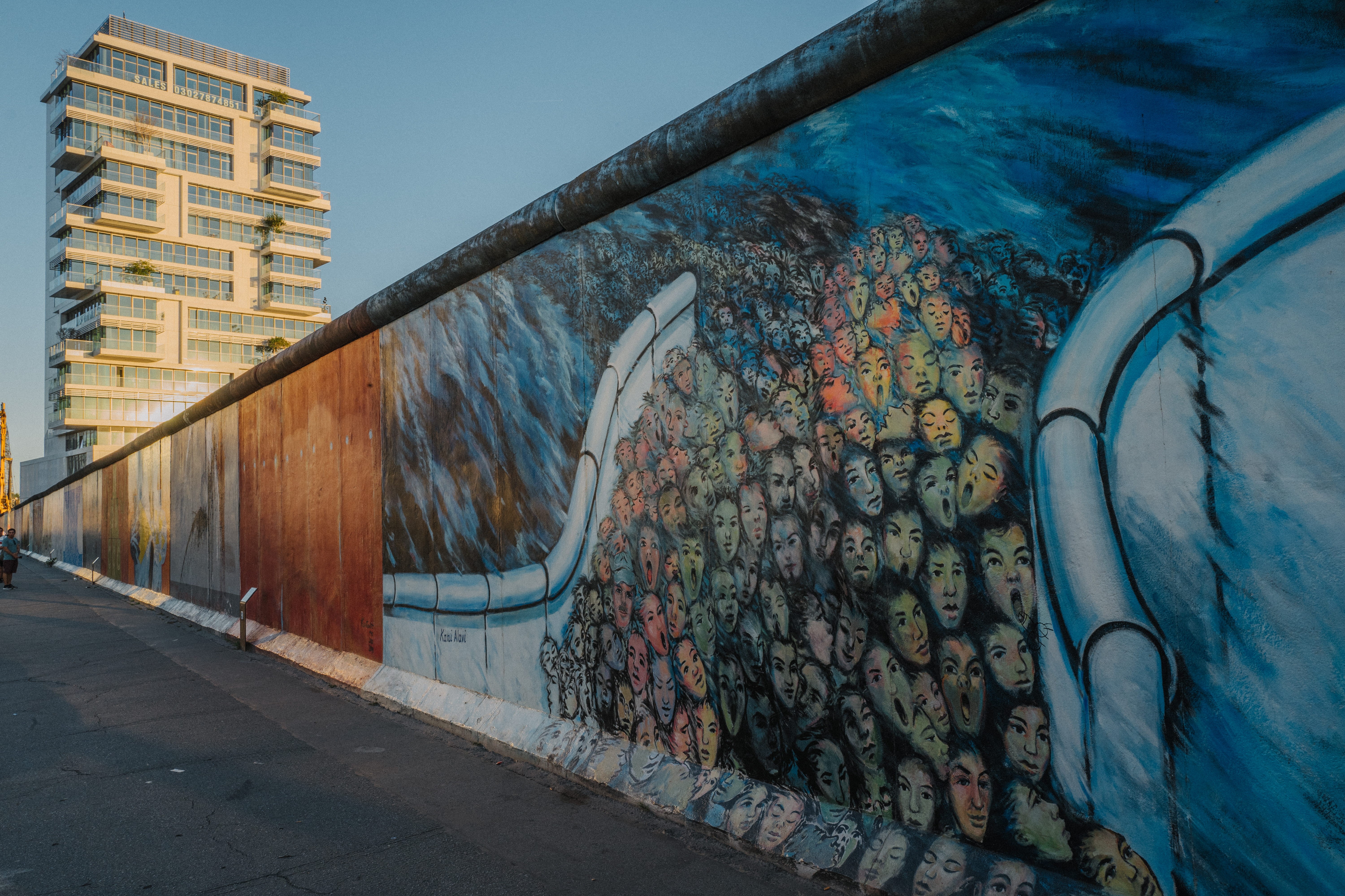 pavement, east germany, water, urban, the way forward, golden hour, footpath, wall art, outdoors, architecture, railing, 5K, berlin, perspective, art, HD Wallpaper