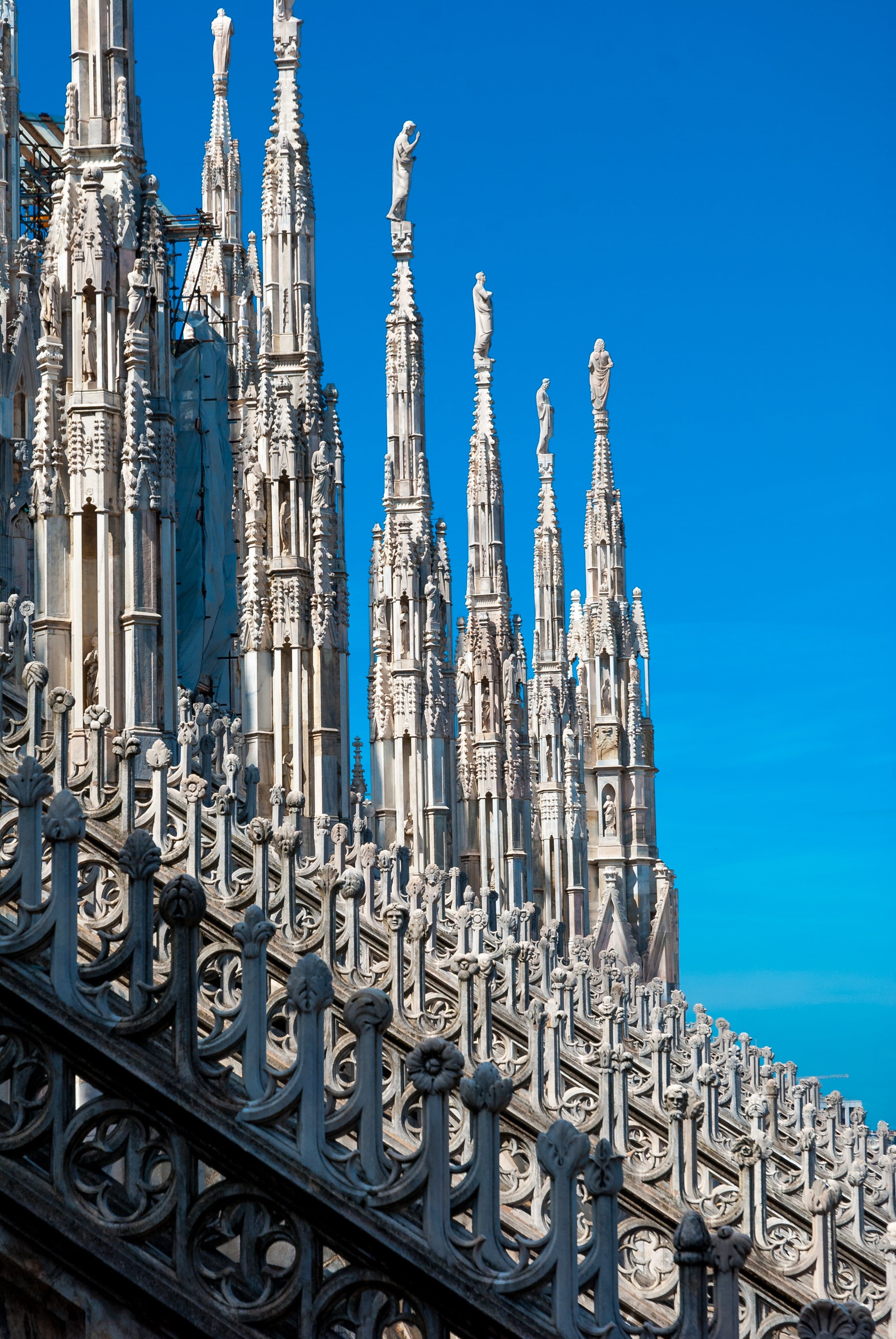 milan, view, blue, religion, spire, history, clear sky, sagrada Familia, famous Place, no people, holidays, 4K, architecture, the past, the sun, ornate, Phone HD Wallpaper