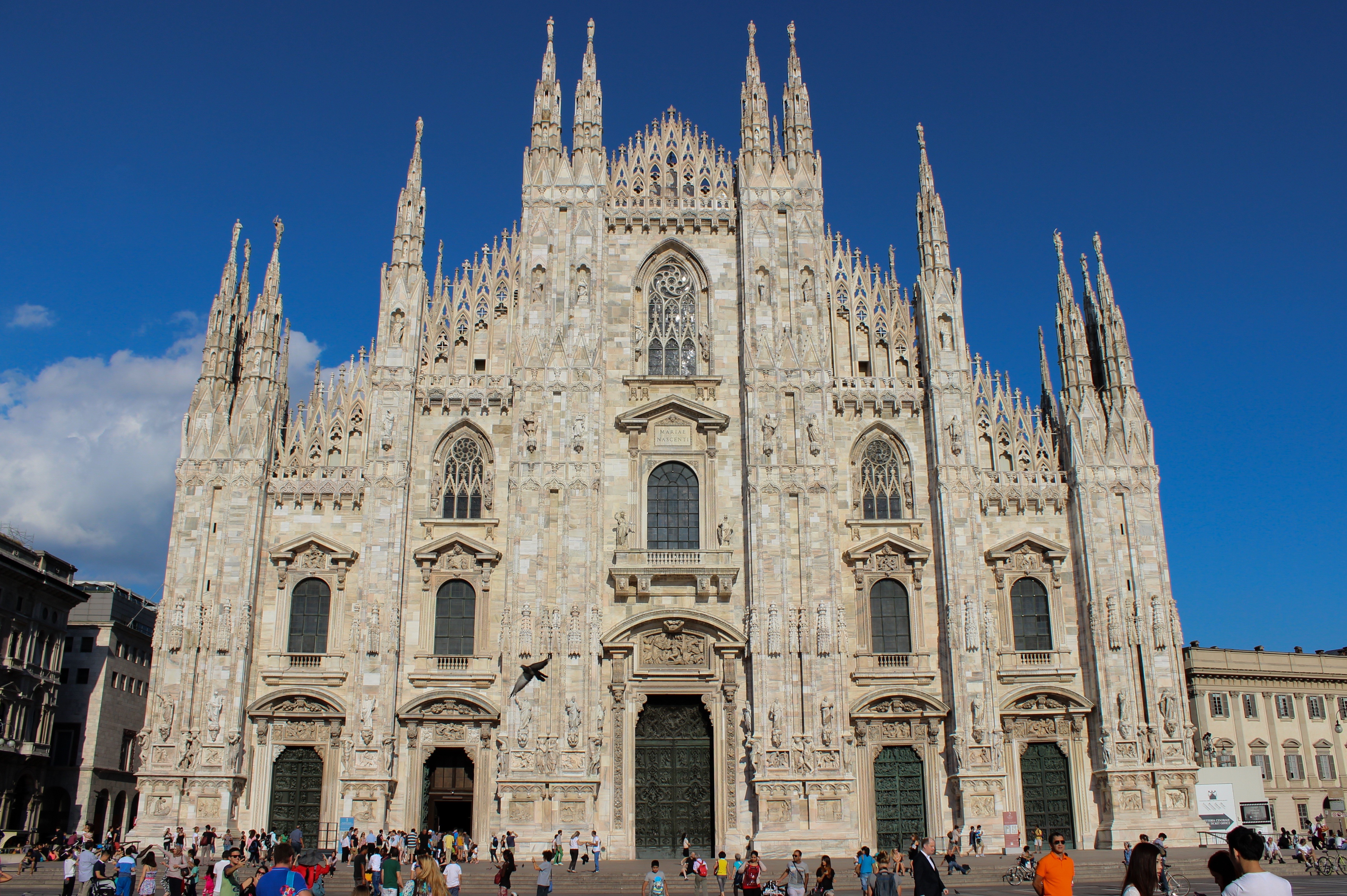 facade, place of worship, large group of people, tourist, italian, dome, church, lombardy, cathedral, built structure, crowd, travel, famous, milan, architecture, HD Wallpaper