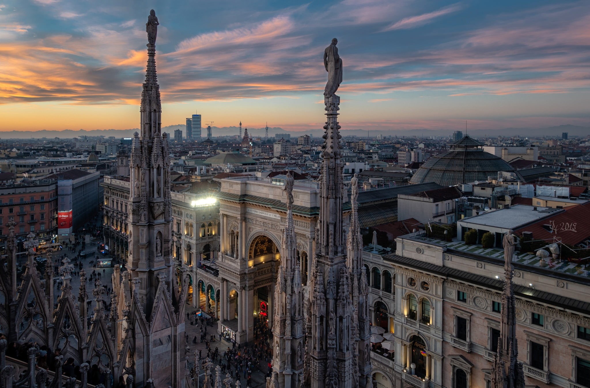 building, the view from the top, sunset, home, Cathedral, the evening, people, Galleria Vittorio Emanuele II, Italy, clouds, gallery, area, Milan, Duomo, HD Wallpaper