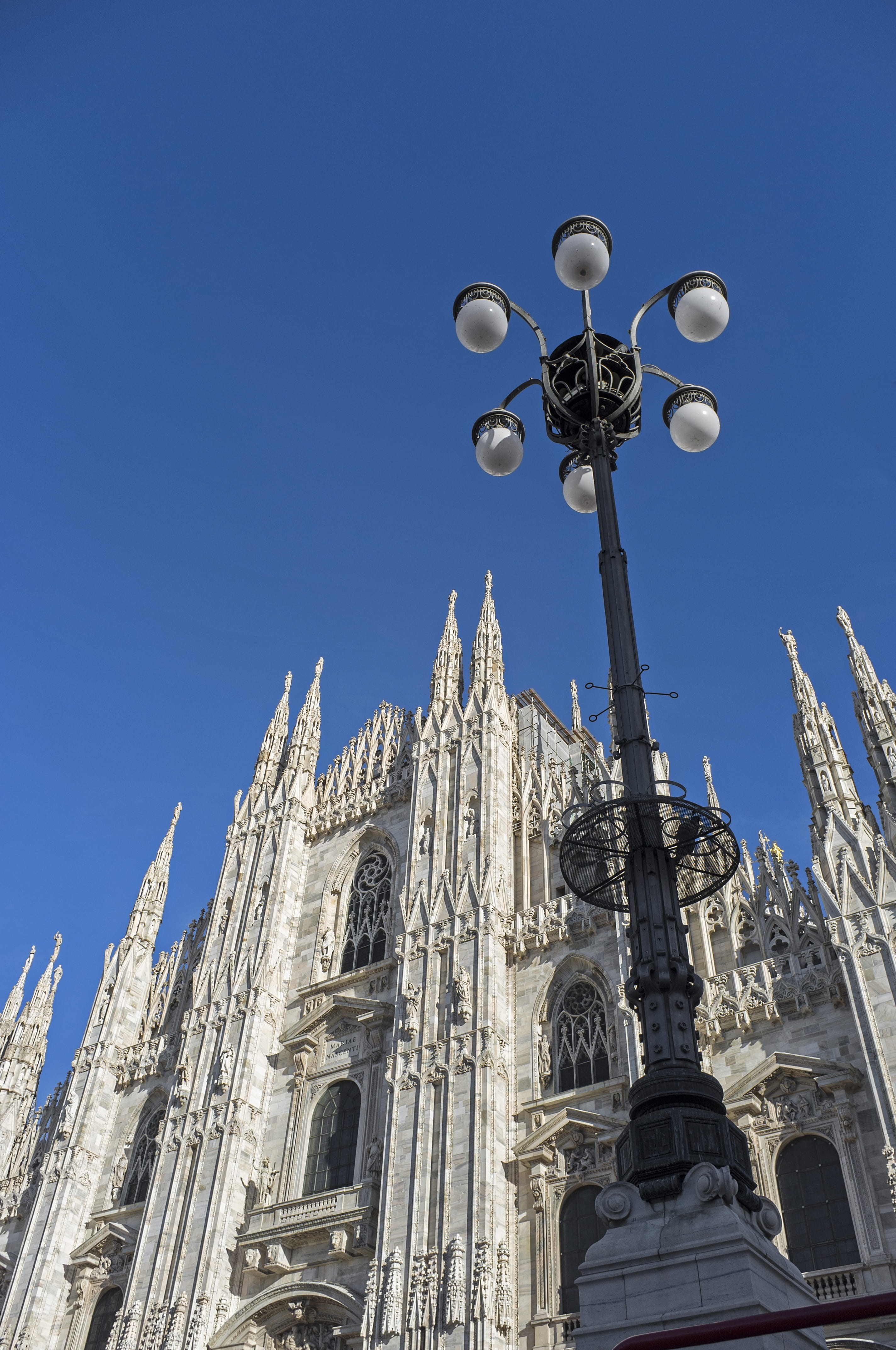 ornate, travel, gothic, duomo, low angle view, historic, belief, outdoors, no people, italian, milan, cathedral church, city, gothic style, 4K, built structure, Phone HD Wallpaper