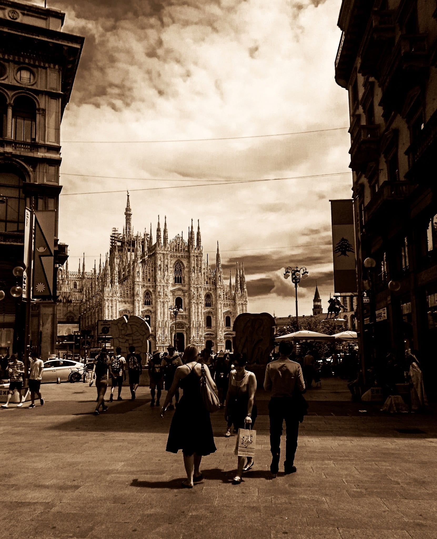 nature, city, building exterior, duomo di milano, sky, milan, cloud - sky, real people, many, urban road, street photography, city street, architecture, Phone HD Wallpaper