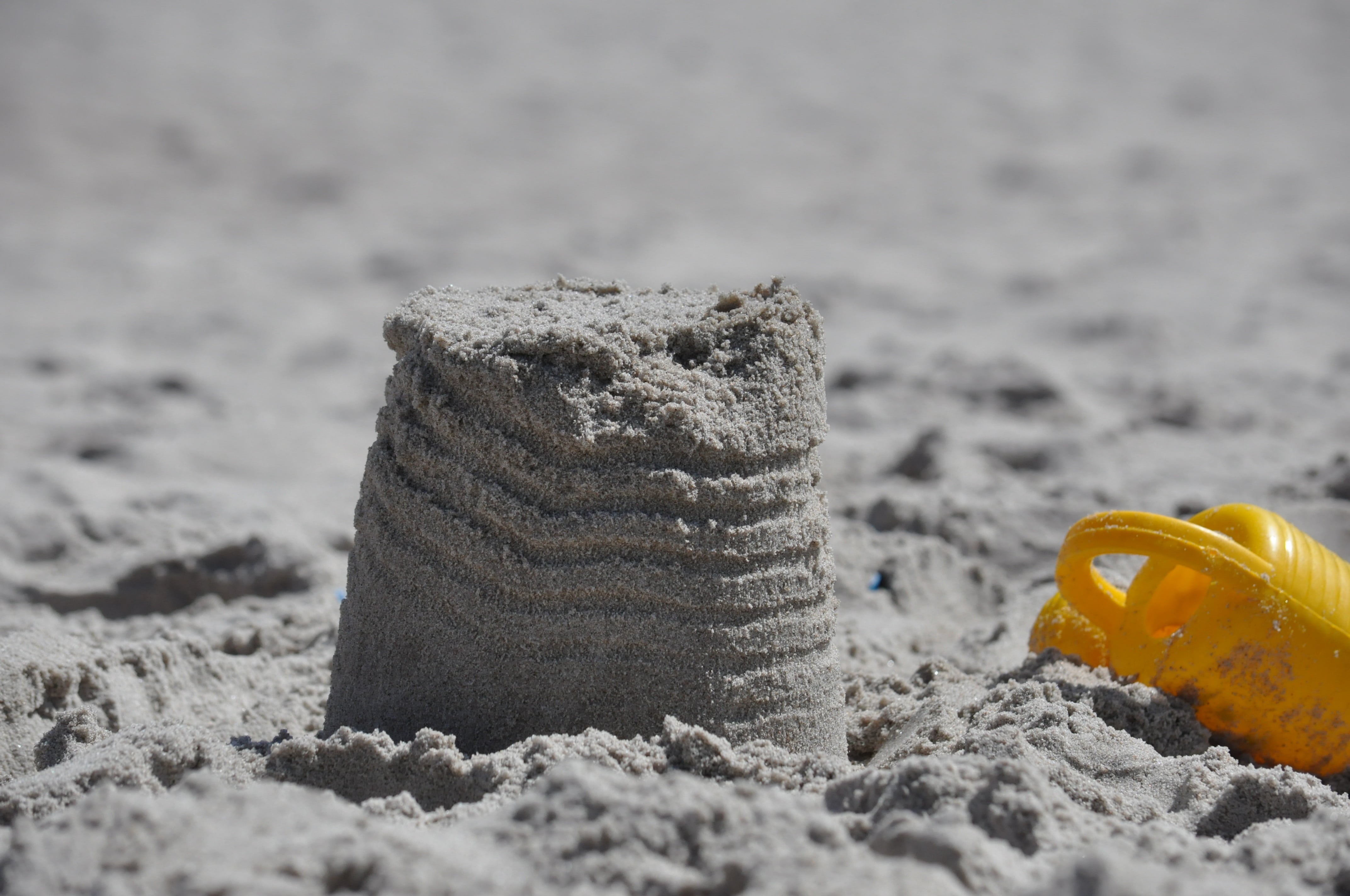 nature, textured, close-up, holiday, selective focus, no people, sea, land, solid, watering can, 4K, day, the coast, tranquility, sandcastle, still life, HD Wallpaper
