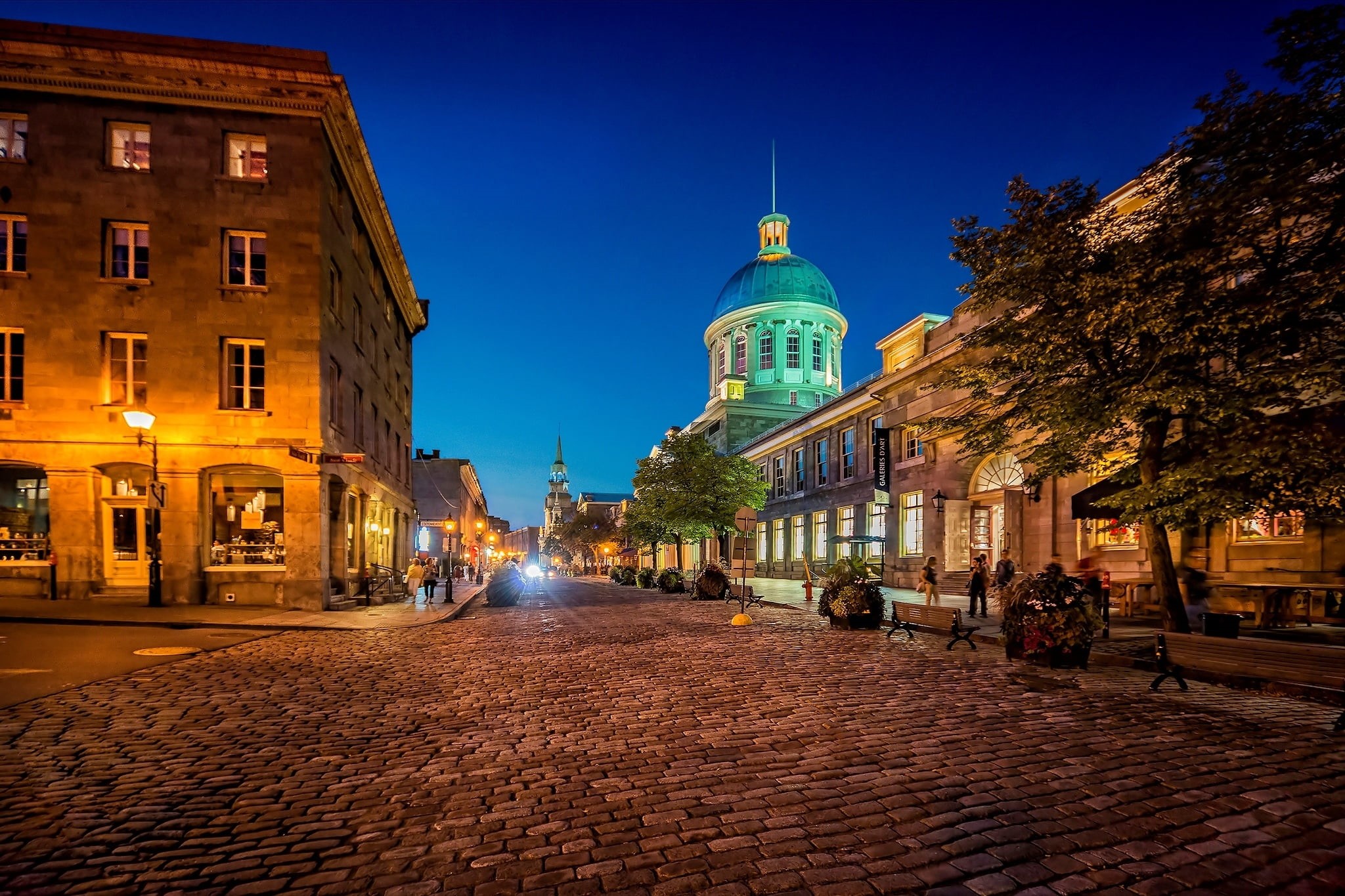 leafed, street Light, nature, capital Cities, street paving, cultures, illuminated, tourist, old, montreal, incidental people, building, town Square, facade, HD Wallpaper