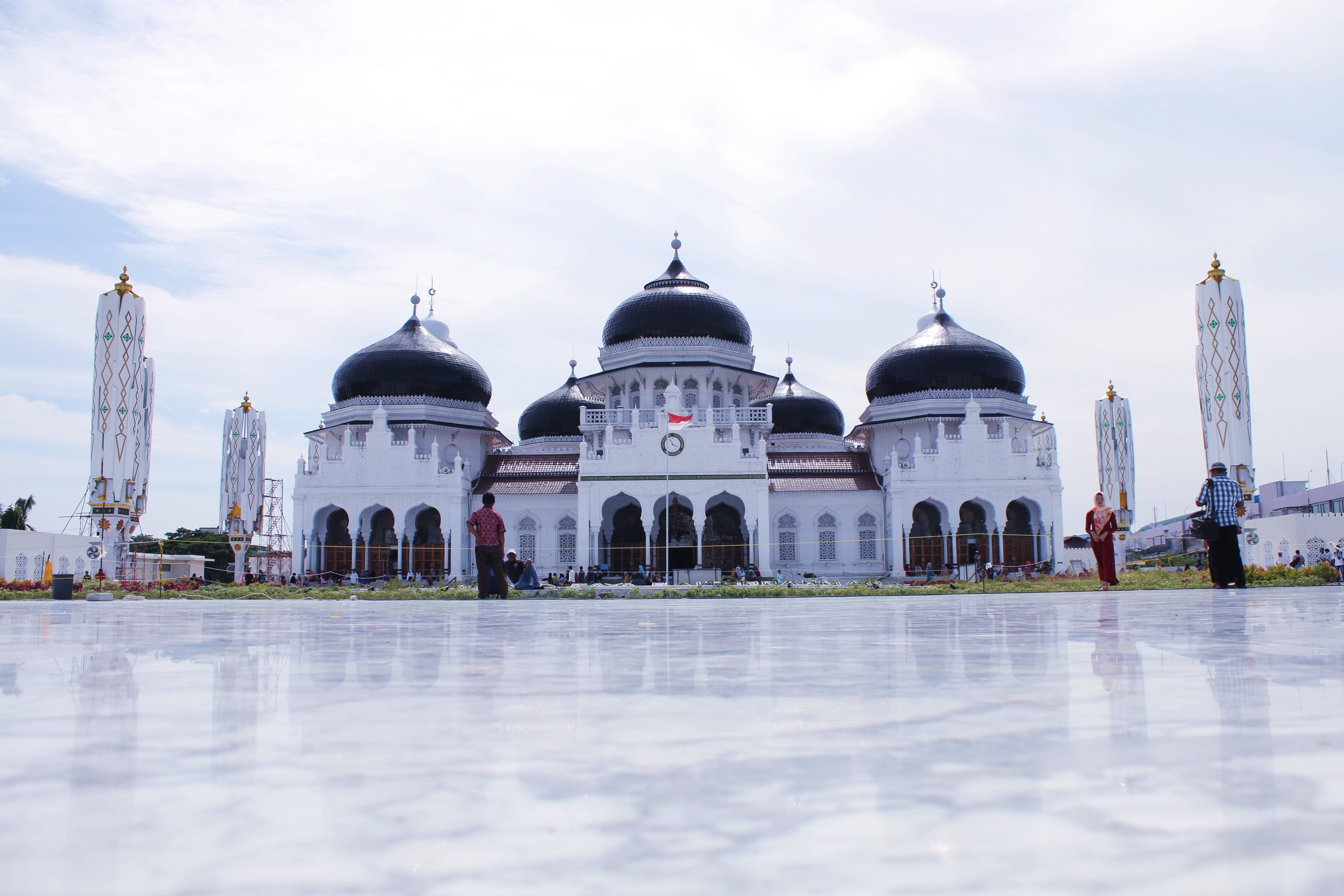 outdoors, 5K, travel, government, city, white, tourism, aceh, building, black, belief, water, sky, dome, mosque, building exterior, no people, surface level, HD Wallpaper