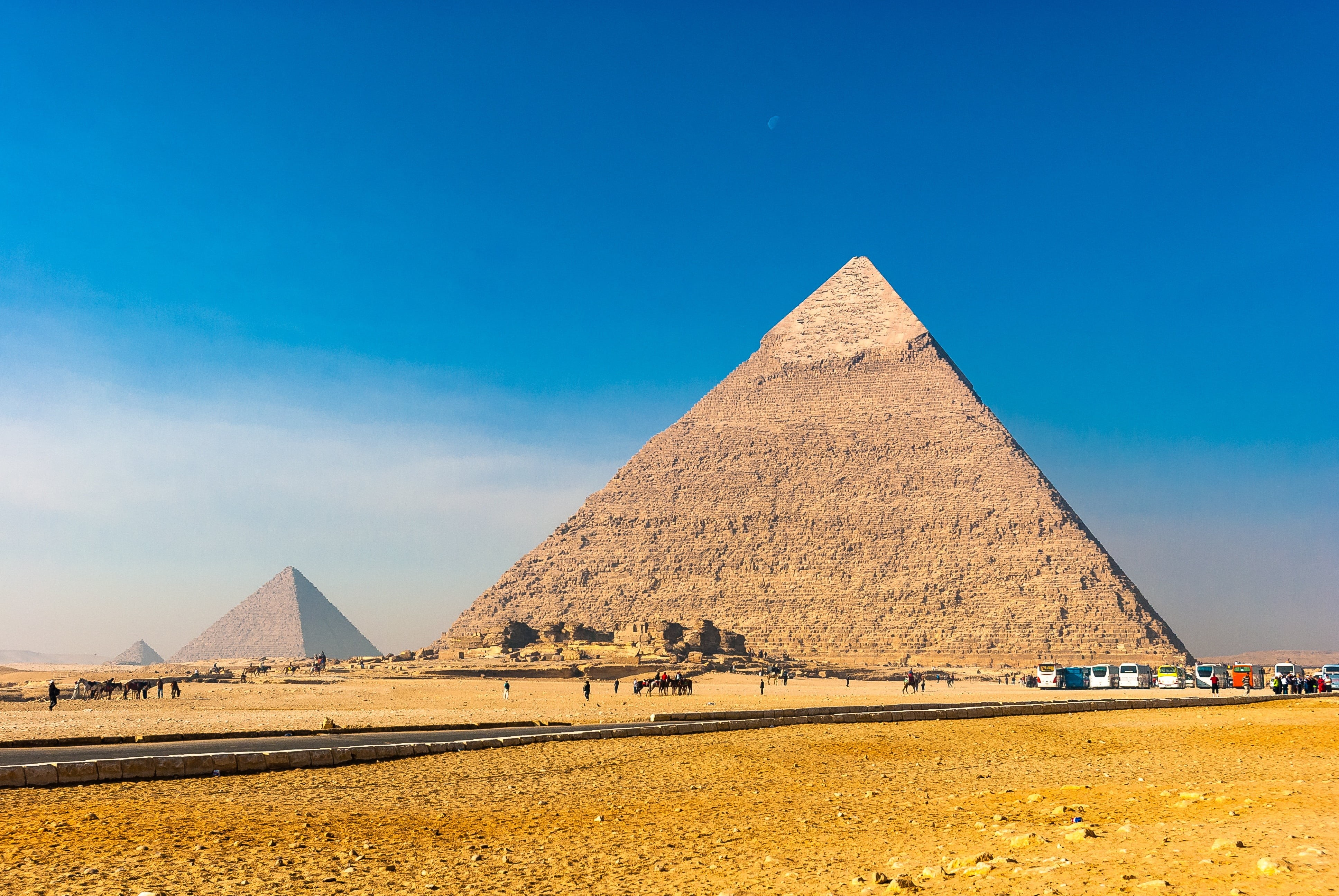 field, tourism, scenics - nature, day, clear sky, pyramid, summer, 4K, architecture, the sun, built structure, egypt, tranquil scene, ancient, holidays, HD Wallpaper