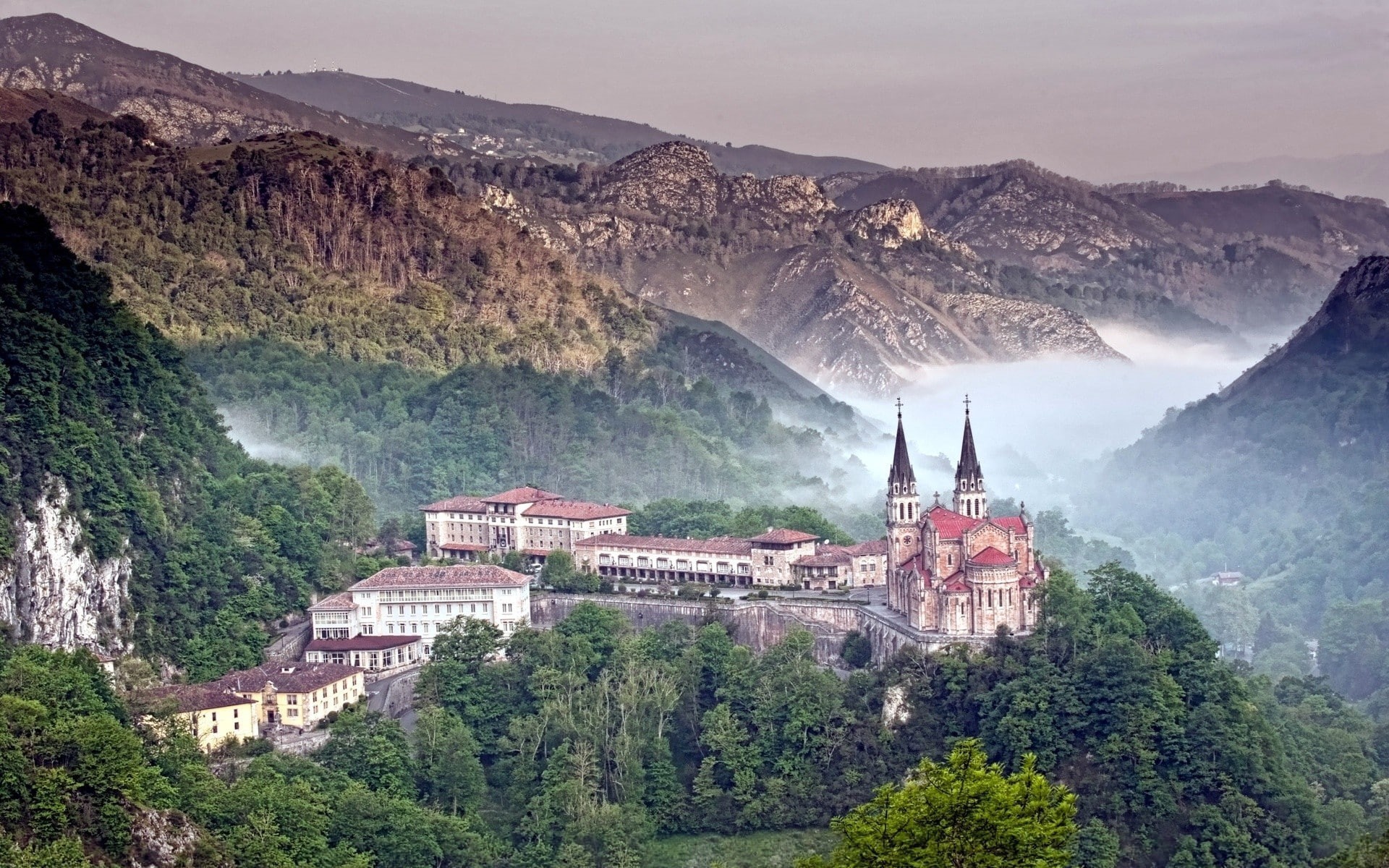 Spain, 1080P, mountains, building, castle, the ridge of the Picos de Europa, Cathedral, Asturias, forest, Covadonga, nature, photo, fog, HD Wallpaper