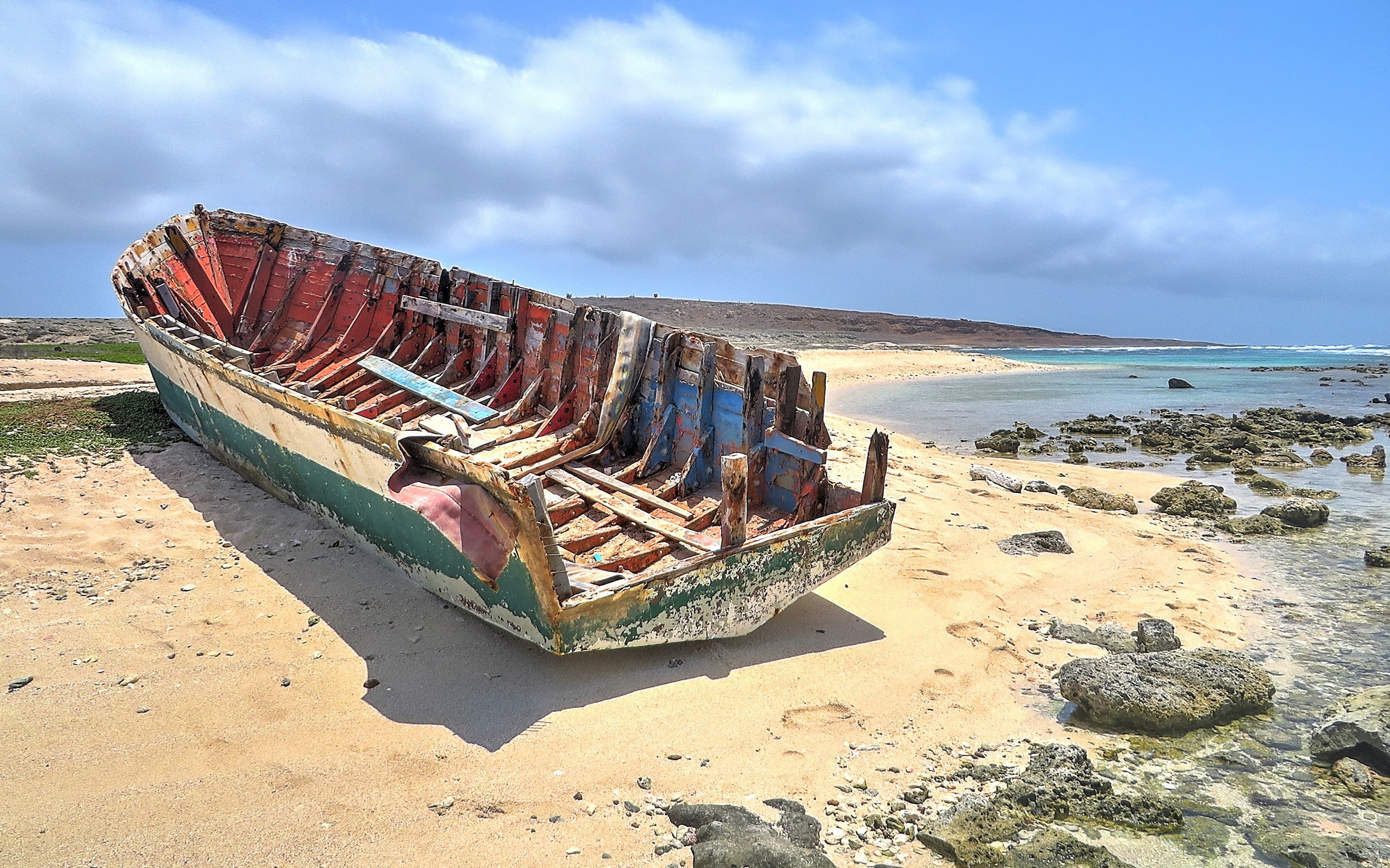 2K, transportation, water, shipwreck, outdoors, Aruba, land, sand, tranquility, ship, deterioration, cloud - sky, sea, boat, ruined, Baby Beach, run-down, HD Wallpaper