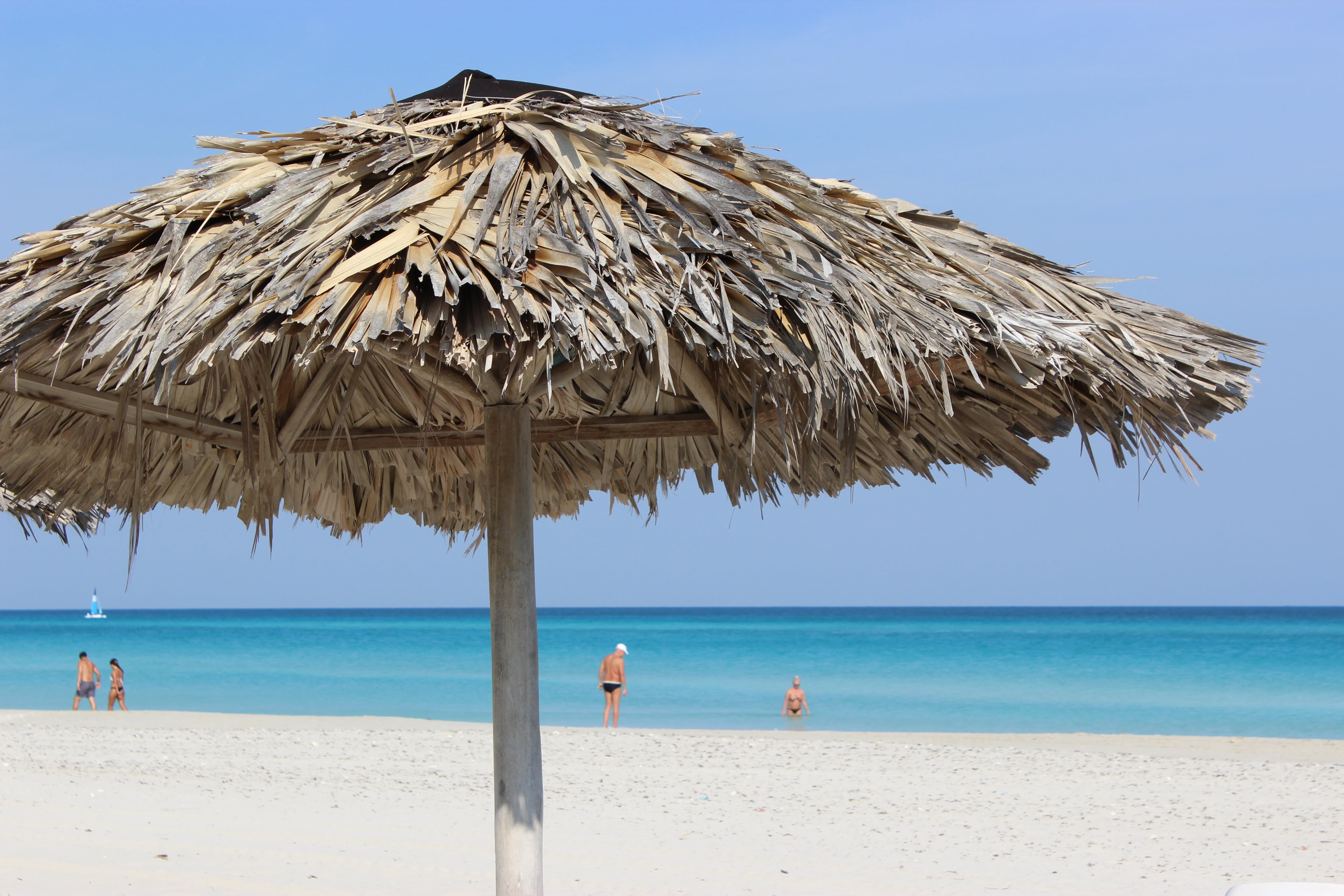 sea, sand, caribbean, tourist, tourism, roof, resort, varadero, outdoor, recreation, ocean, brown, turquoise, trip, leisure, 5K, shore, umbrella, marina, HD Wallpaper