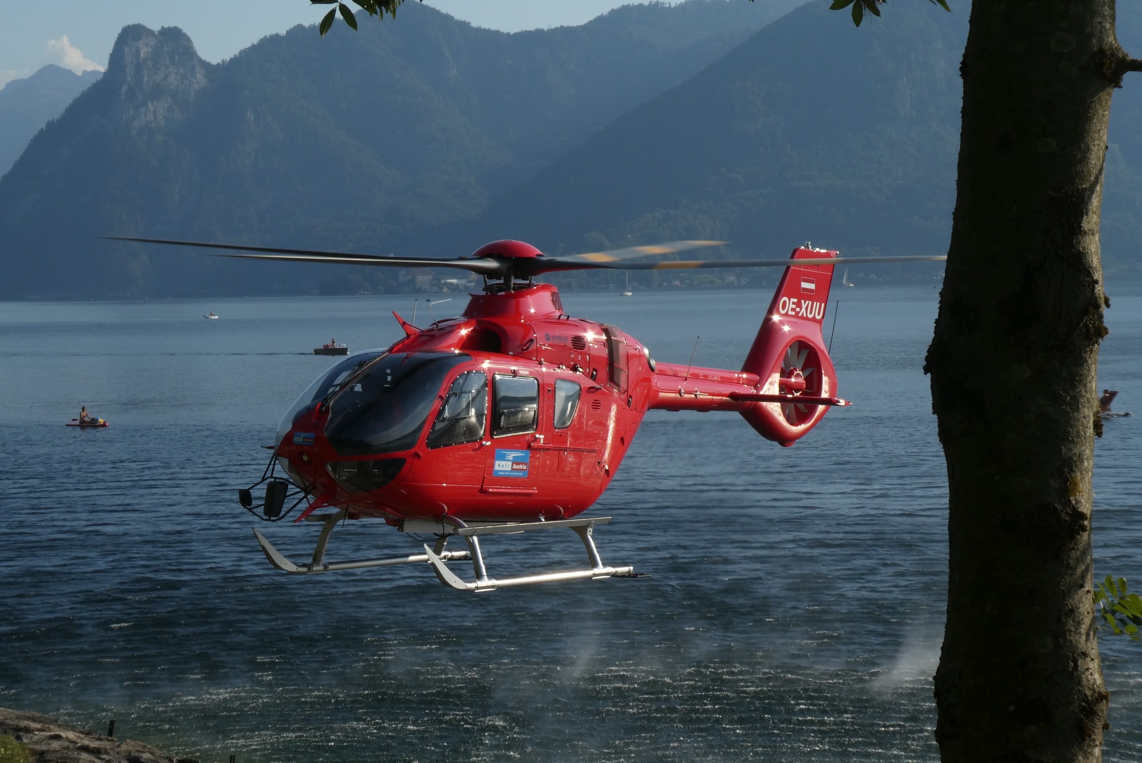 austria, water, 2K, bergrettung, salzkammergut, day, beauty in nature, gmunden, assistance, tree, lake, help, nature, non-urban scene, flying, nautical vessel, HD Wallpaper