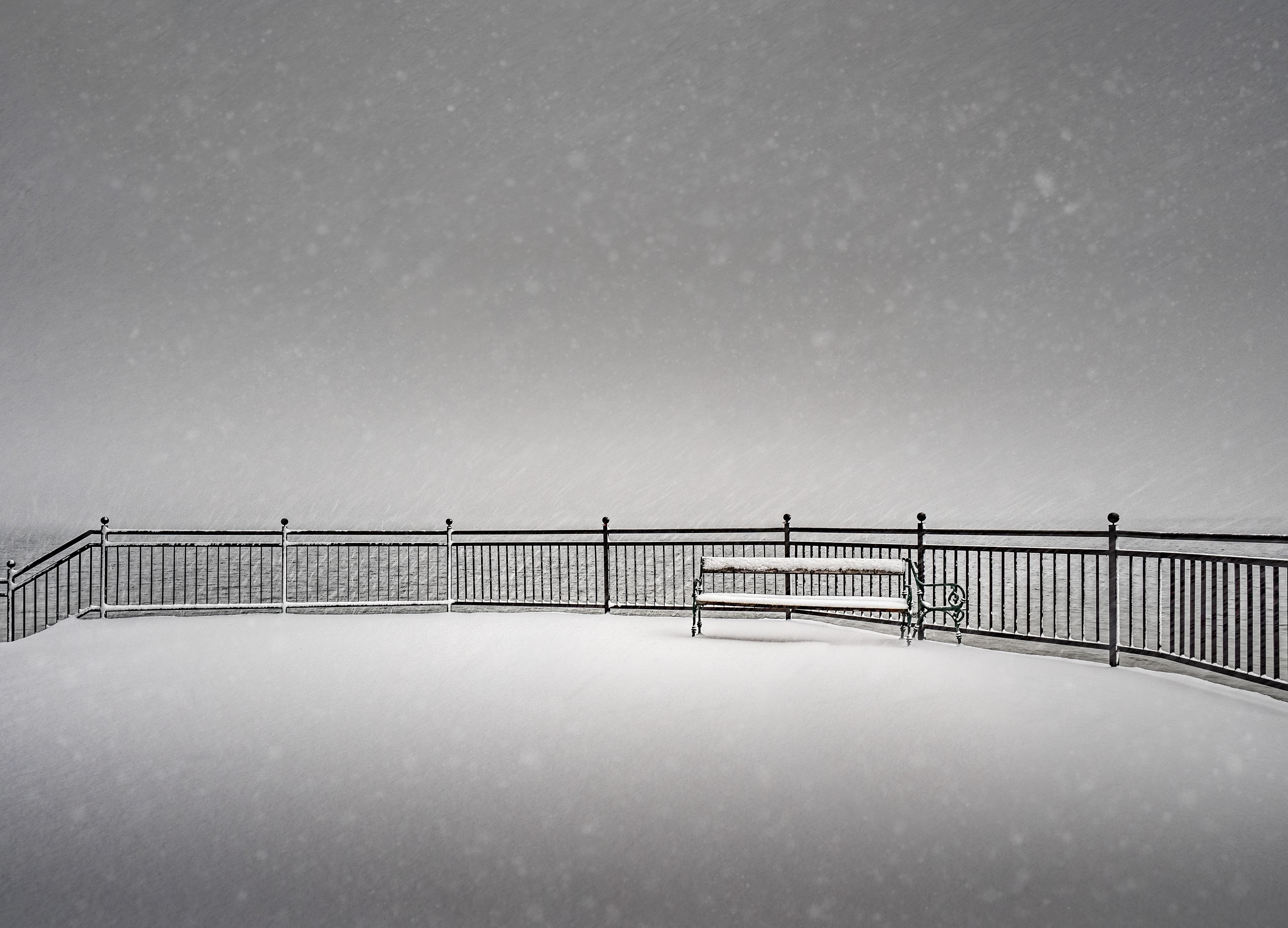 bridge - man made structure, railing, day, outdoors, near, gmunden, beauty in nature, bridge, snowing, bench, horizon over water, built structure, scenics, HD Wallpaper