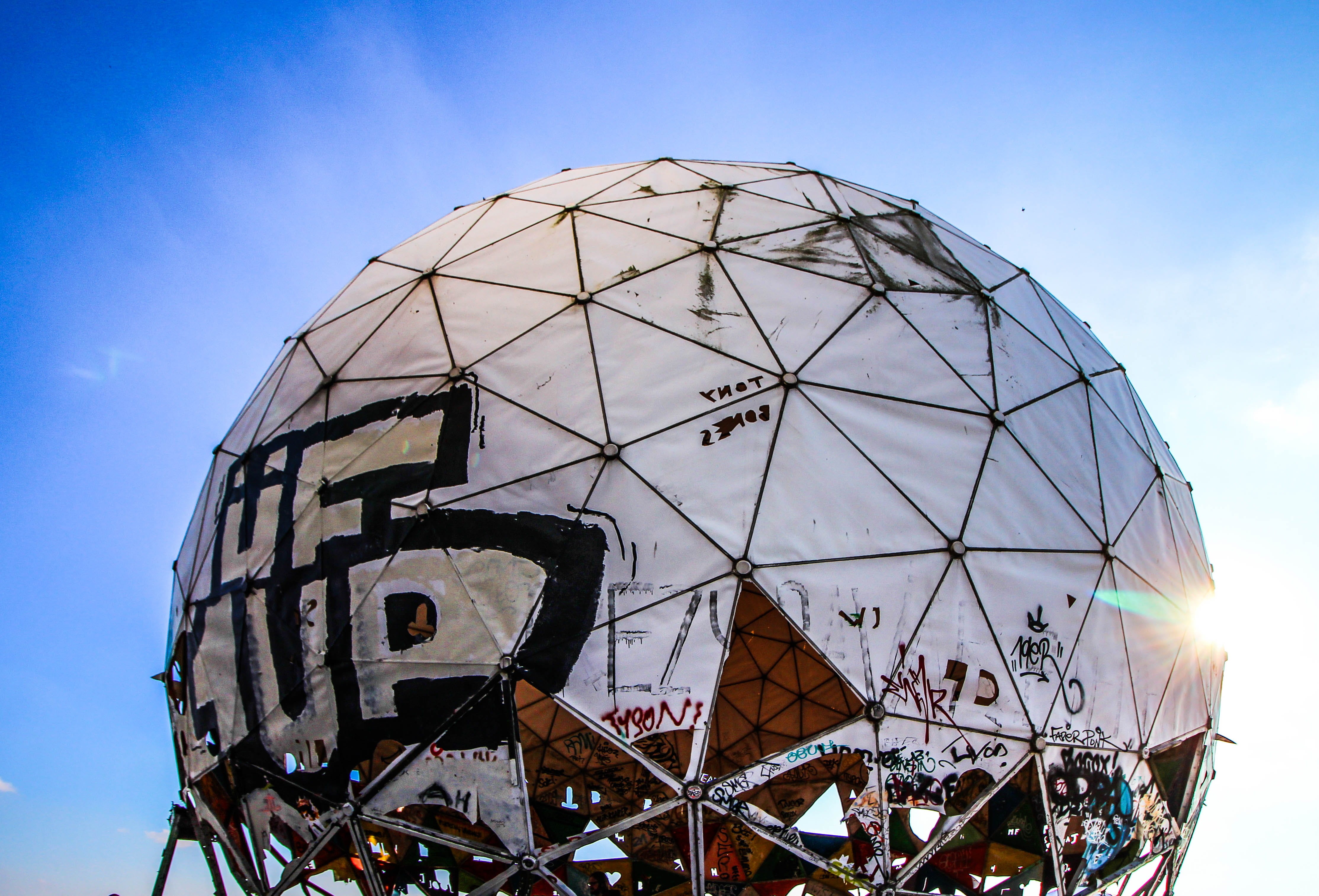 metal, built structure, listeningsystem, surveillance, buggingsystem, outdoors, low angle view, blue, radar, sunlight, germany, teufelsberg, nature, arts culture and entertainment, HD Wallpaper
