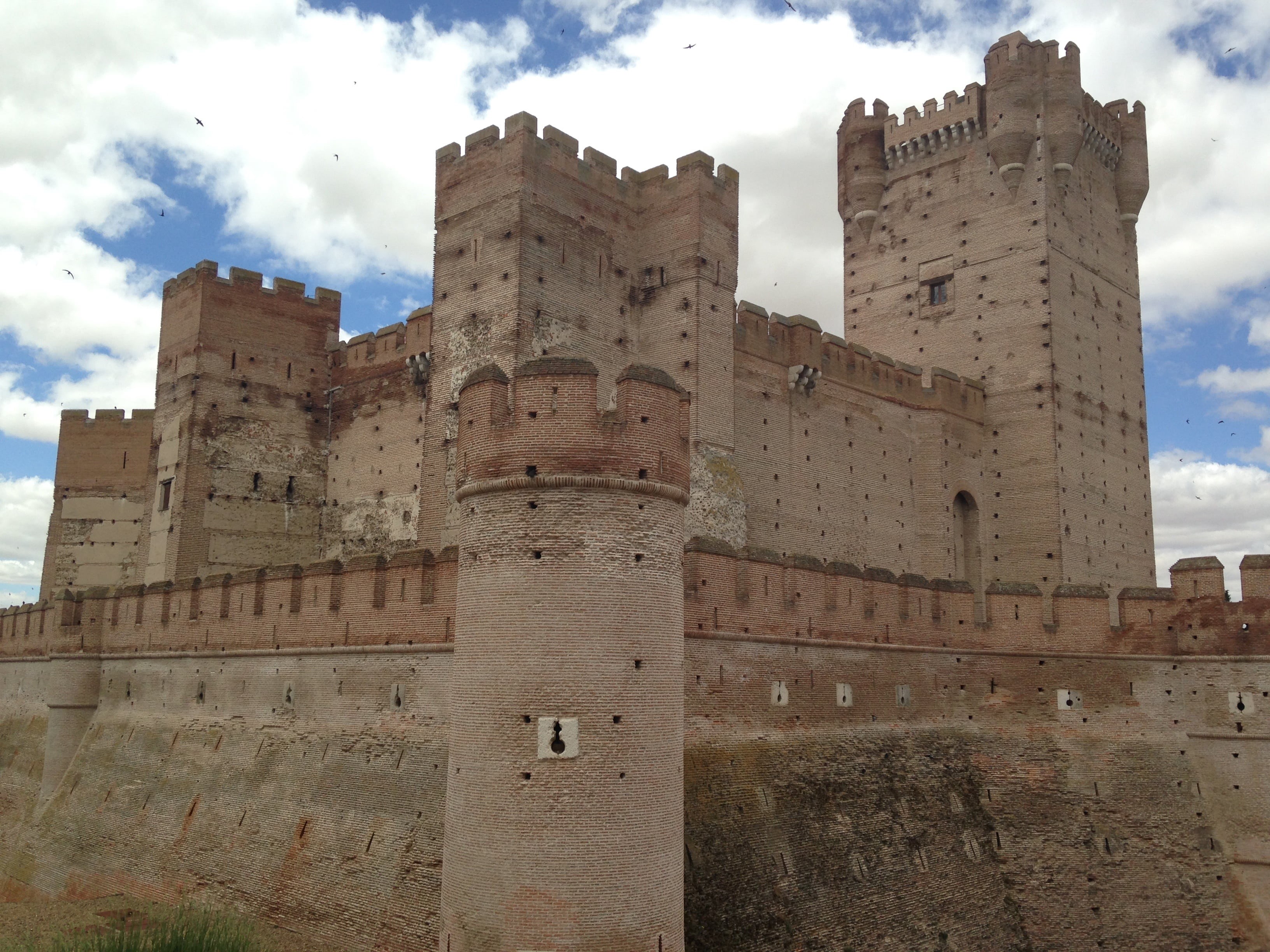 mota, ancient, battlements, architecture, walls, fort, spain, fortress, low angle view, tourism, medina, stone wall, old, history, europe, outdoors, travel destinations, HD Wallpaper
