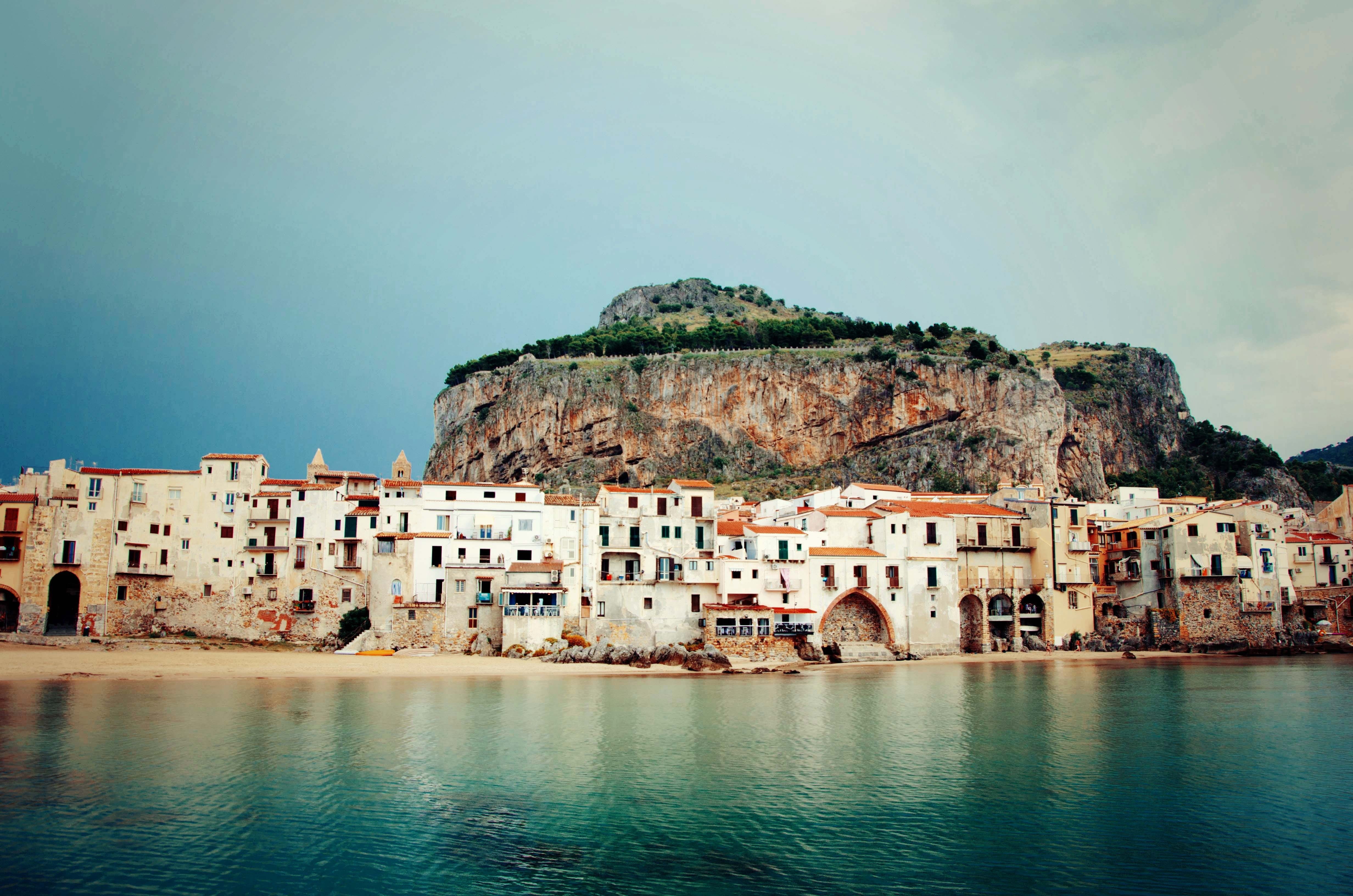 townscape, 4K, built structure, travel, house, history, waterfront, architecture, no people, land, cefalù, nature, city, sea, sky, residential district, HD Wallpaper