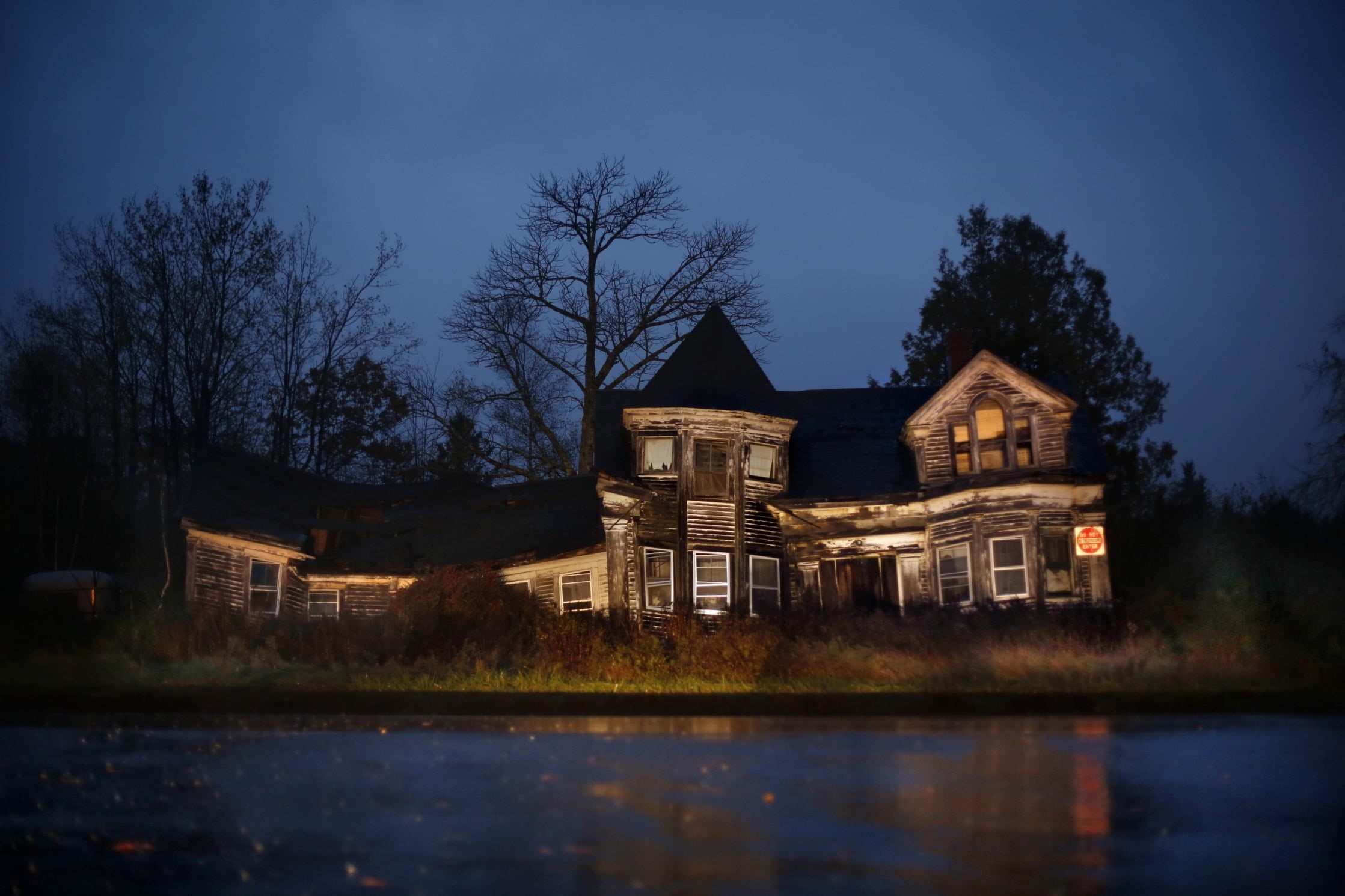 trees, sky, residential district, no people, old building, water, evening, dark, dusk, building exterior, built structure, architecture, waterfront, house, HD Wallpaper