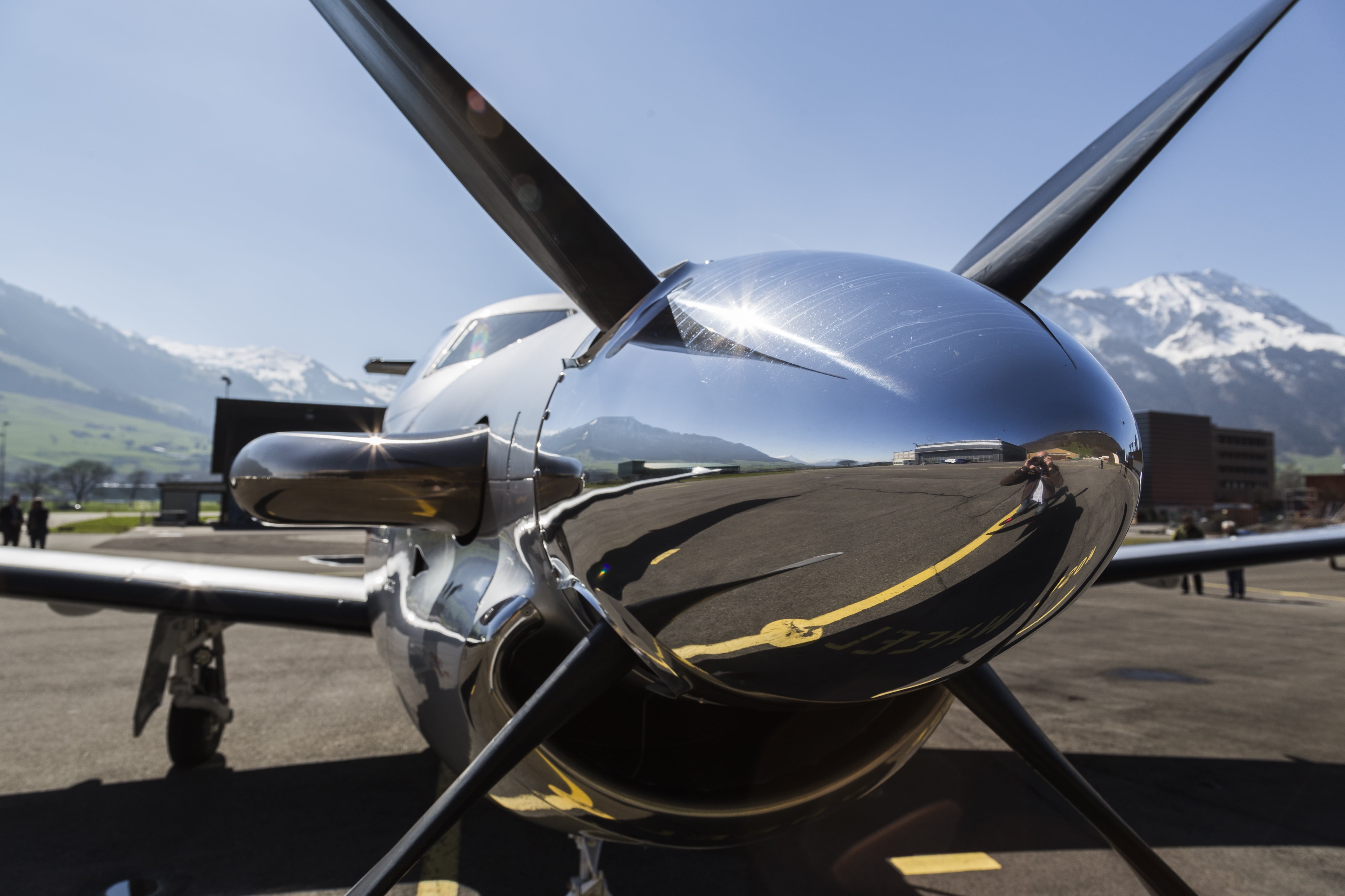 environment, pilatus pc-12, mode of transportation, pilatus-aircraft, close-up, no people, 5K, travel, sunlight, propeller, nature, outdoors, silver colored, HD Wallpaper