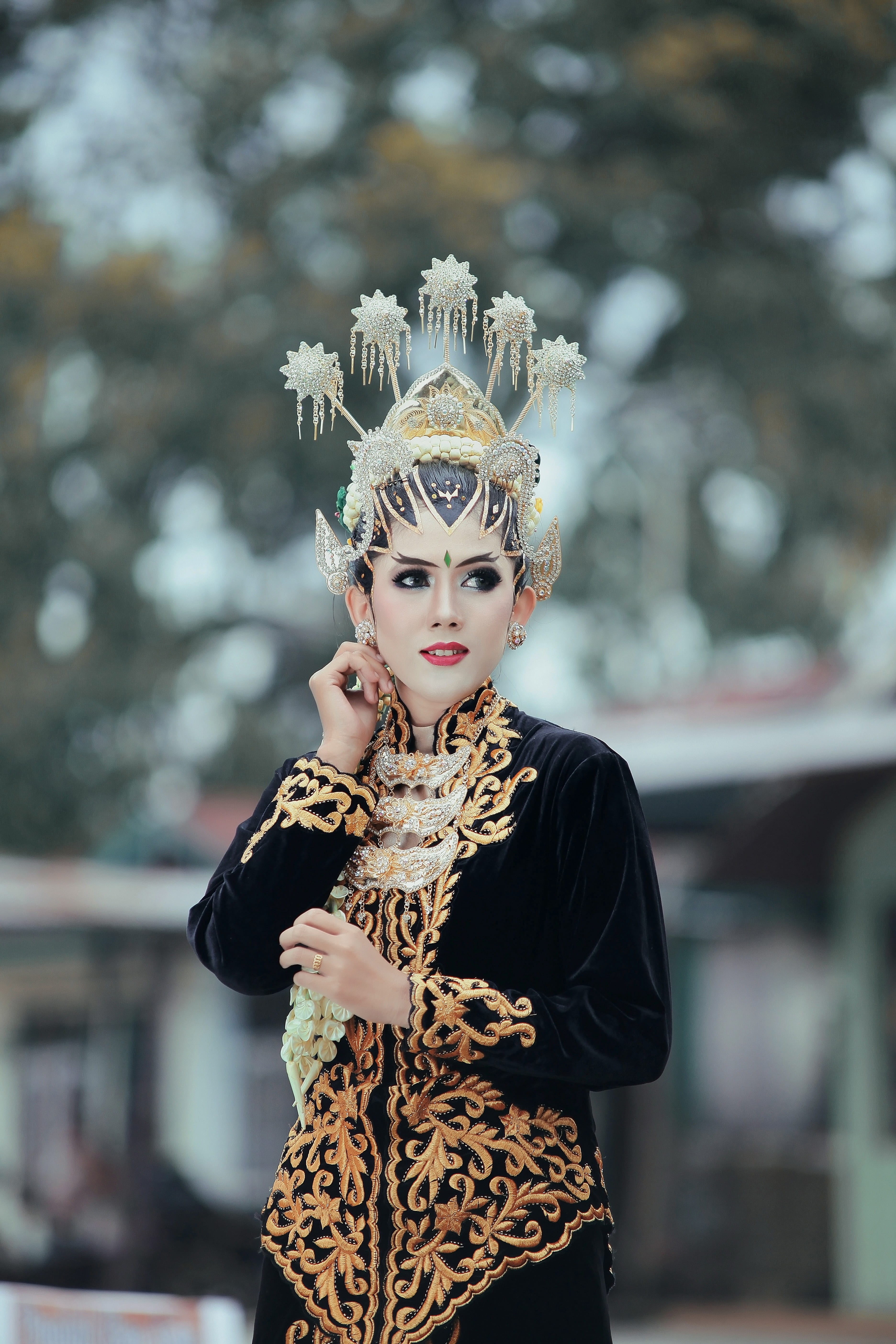 java, 5K, clothing, lifestyles, edit jogja, beauty, model, one person, jogja, indonesian women, waist up, real people, headwear, young, front view, focus on foreground, Phone HD Wallpaper