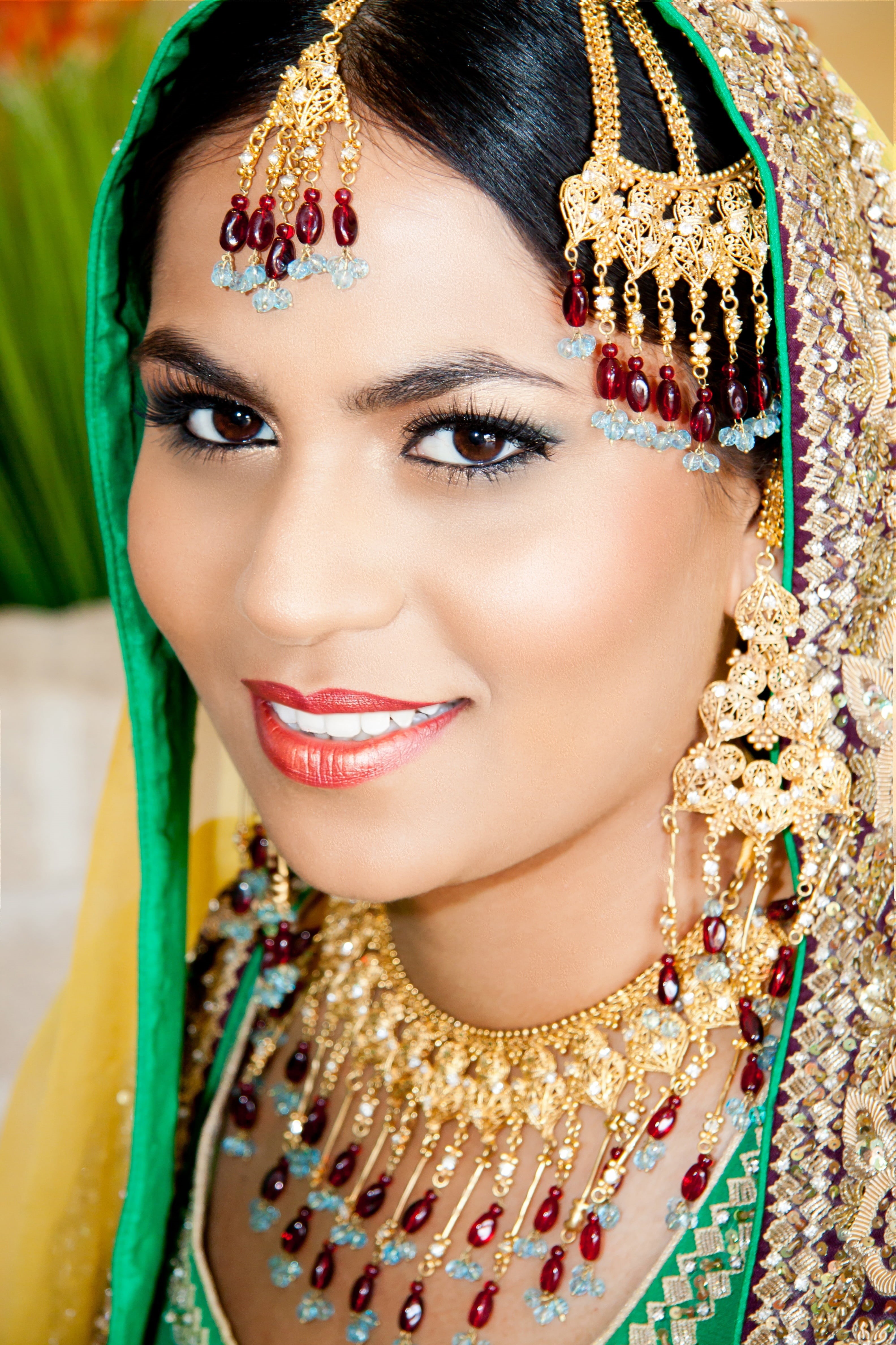 looking at camera, sari, india, jewelry, colored, close-up, asia, indian, woman smiling, beauty, traditional Clothing, red, headshot, adult, front view, Phone HD Wallpaper