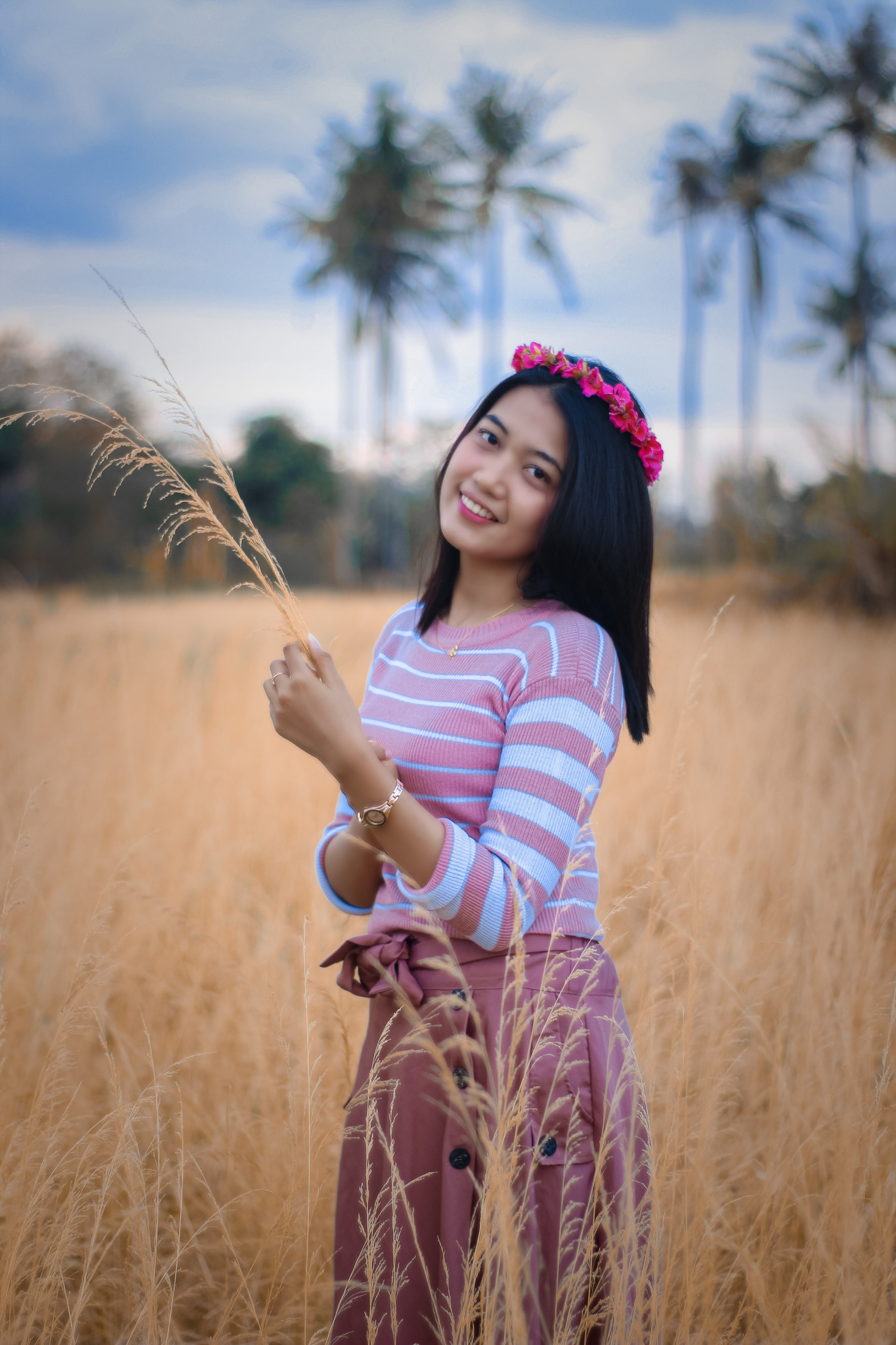 innocence, hairstyle, casual clothing, beauty, three quarter length, outdoors, field, standing, plant, land, indonesian, portrait, child, beautiful woman, Phone HD Wallpaper