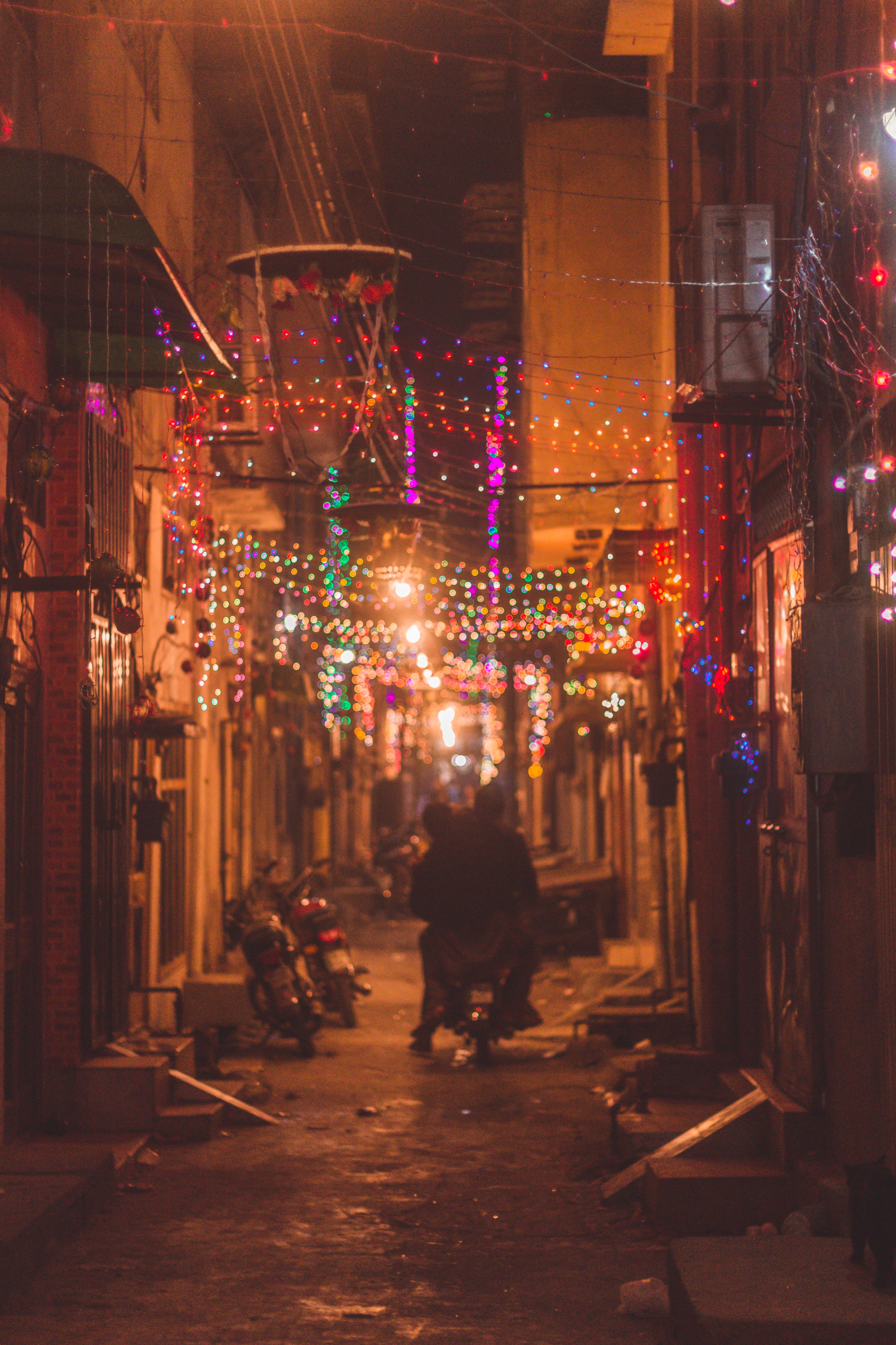 photographer, instagram, architecture, market, illuminated, built structure, incidental people, adobe, canon, peoples, lightroom, lighting equipment, pakistan, Phone HD Wallpaper