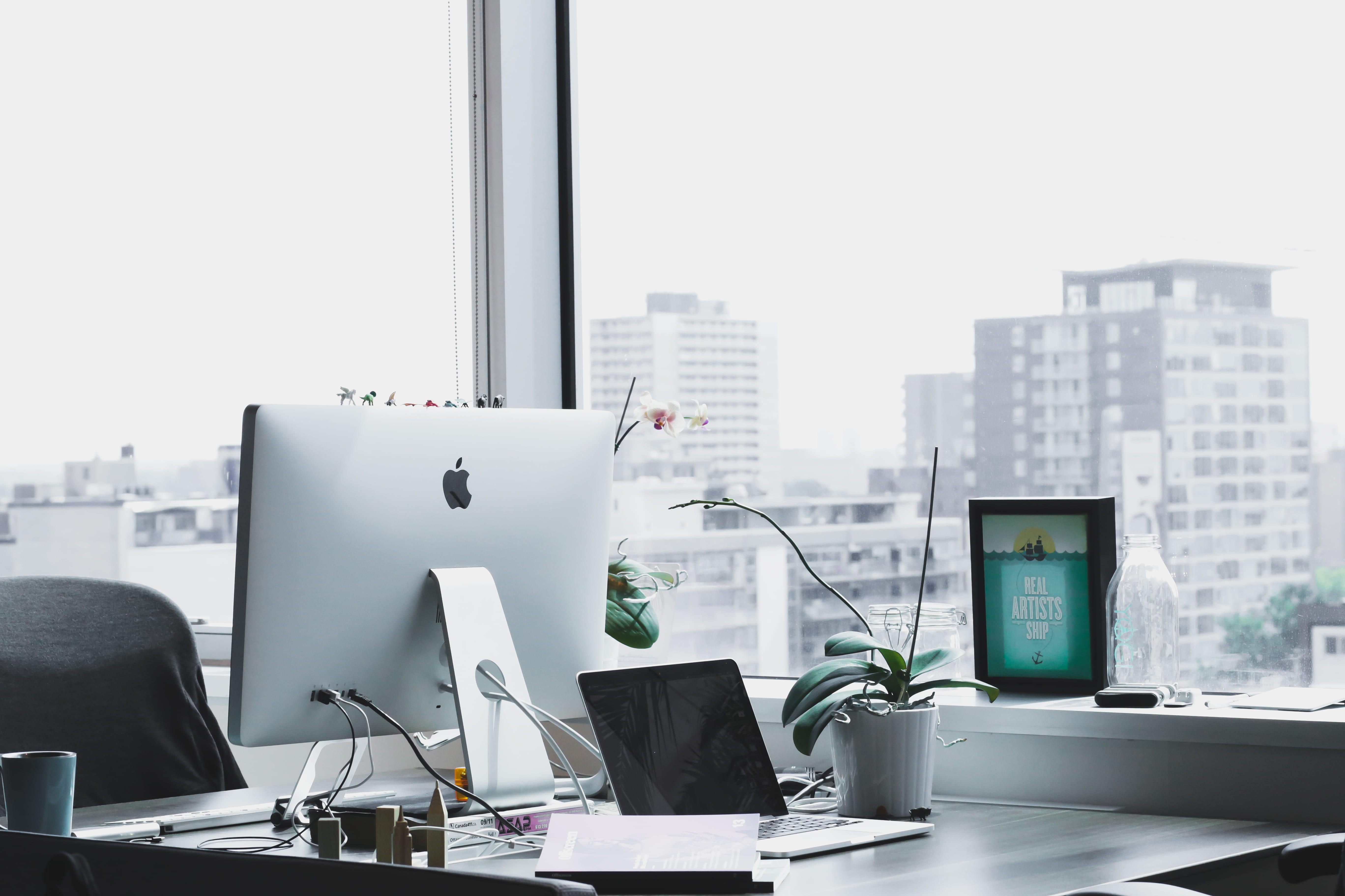 desk, imac, city, business, day, computer Monitor, copy space, pC, computer, closeup, no People, 5K, computer Keyboard, mac, corporate business, modern, HD Wallpaper