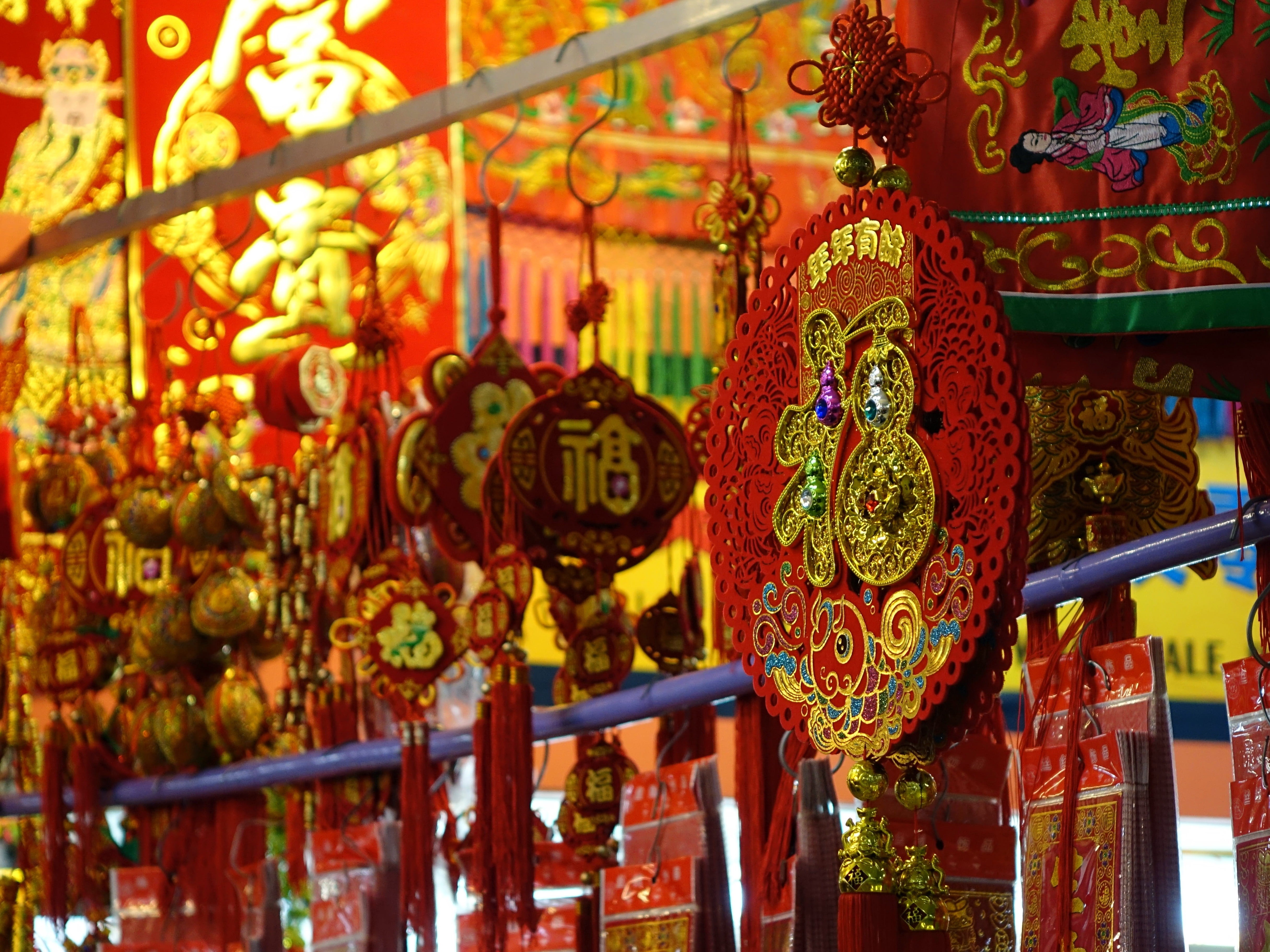 built structure, place of worship, for sale, bright, travel, no people, decor, large group of objects, chinese, shop, chinese lantern, focus on foreground, HD Wallpaper