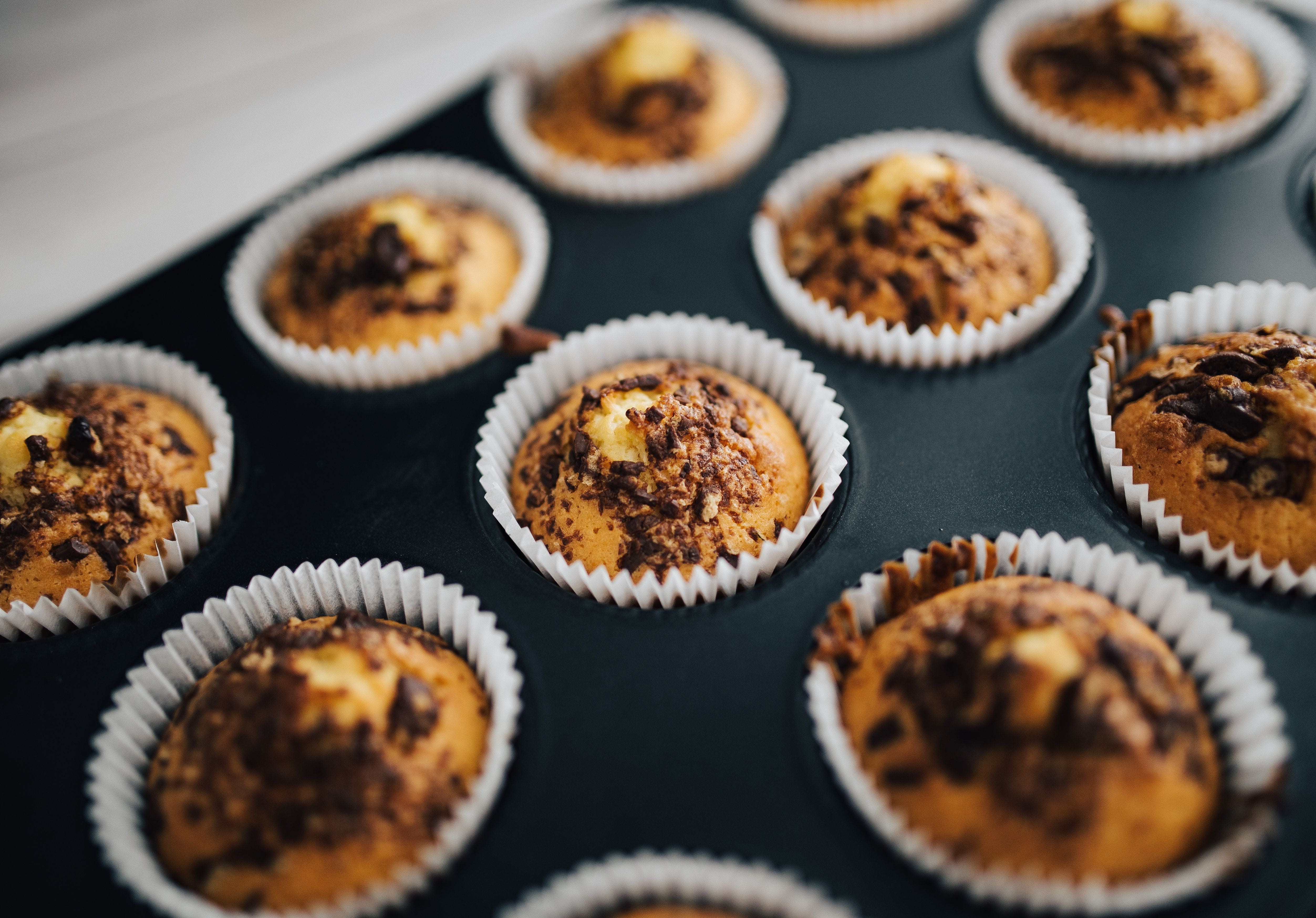 baking sheet, close-up, indulgence, still life, muffins, snack, no People, chocolate, gourmet, table, cake, sweet Food, indoors, cupcake holder, food And Drink, HD Wallpaper