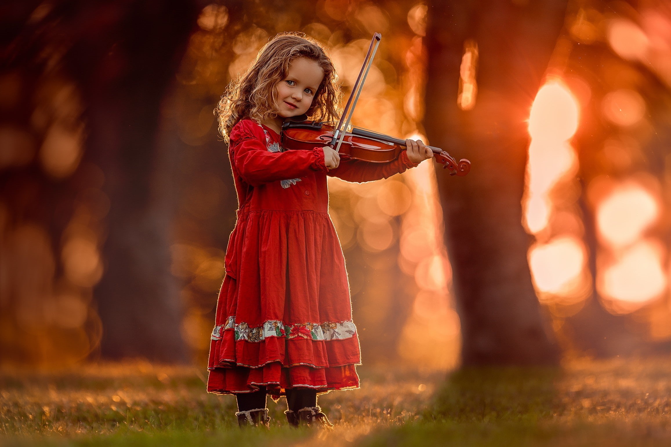 hair, 1080P, musician, violinist, happy, violin, girls, females, arts culture and entertainment, photography, full length, innocence, musical instrument, HD Wallpaper