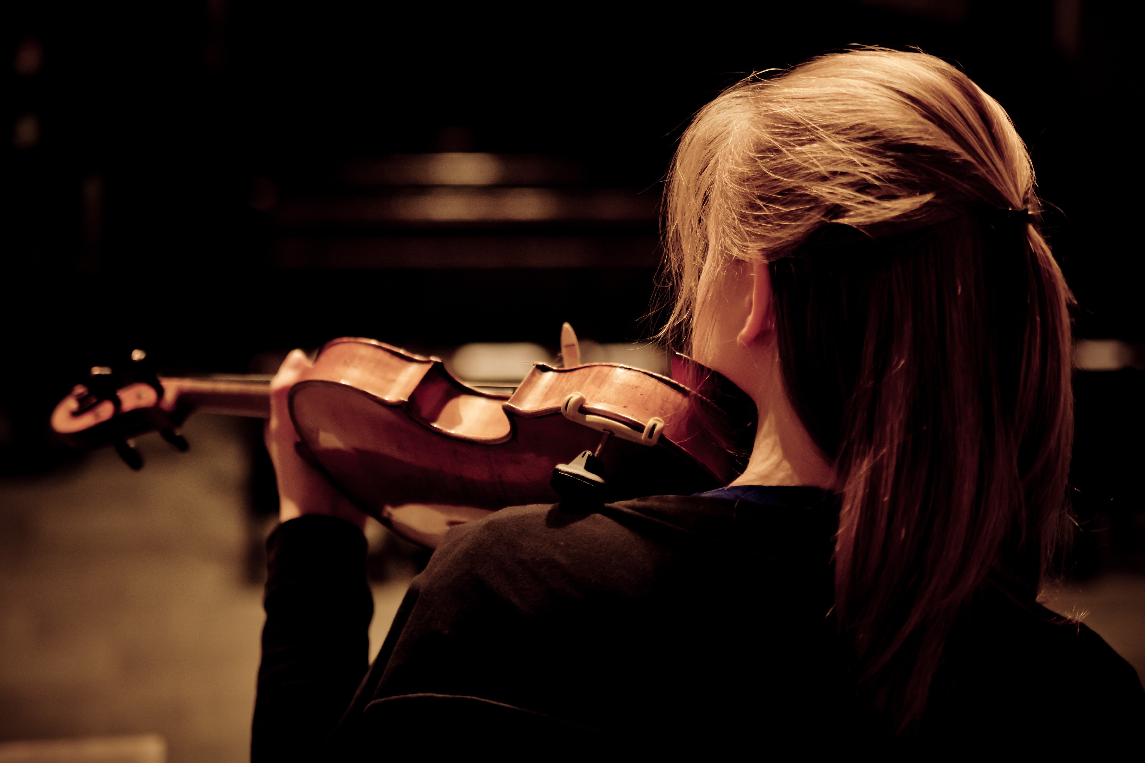 beautiful woman, 4K, sitting, indoors, arts culture and entertainment, musical equipment, one person, holding, women, violinist, string instrument, real people, HD Wallpaper