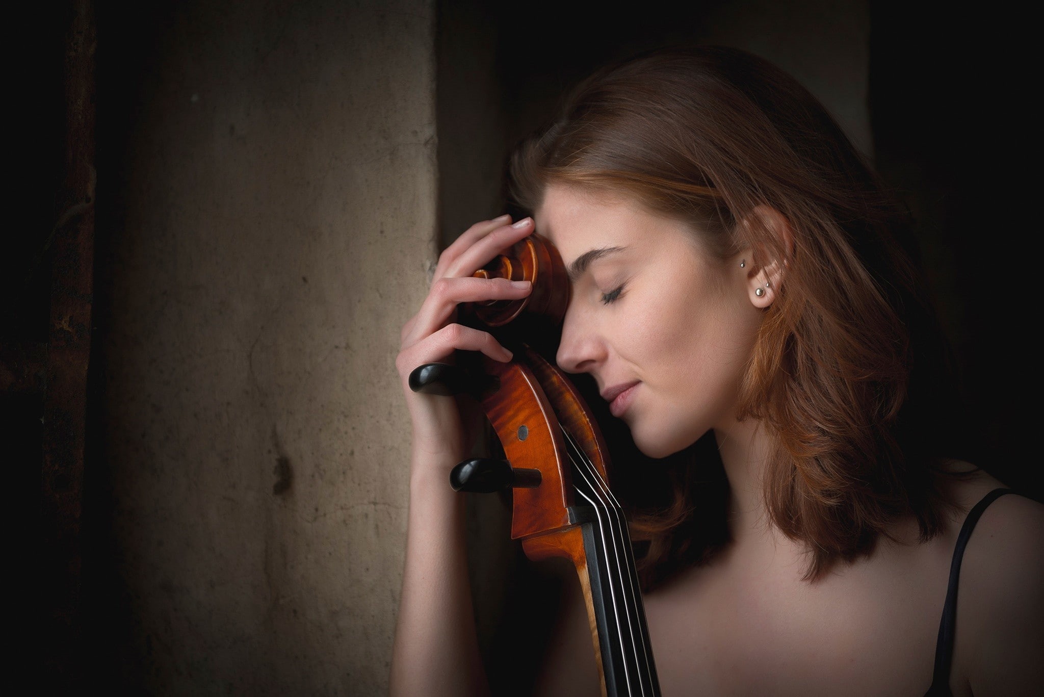 musical equipment, performance, musician, model, Giada Gheri, long hair, bow - musical equipment, young adult, hairstyle, headshot, brunette, beautiful woman, HD Wallpaper