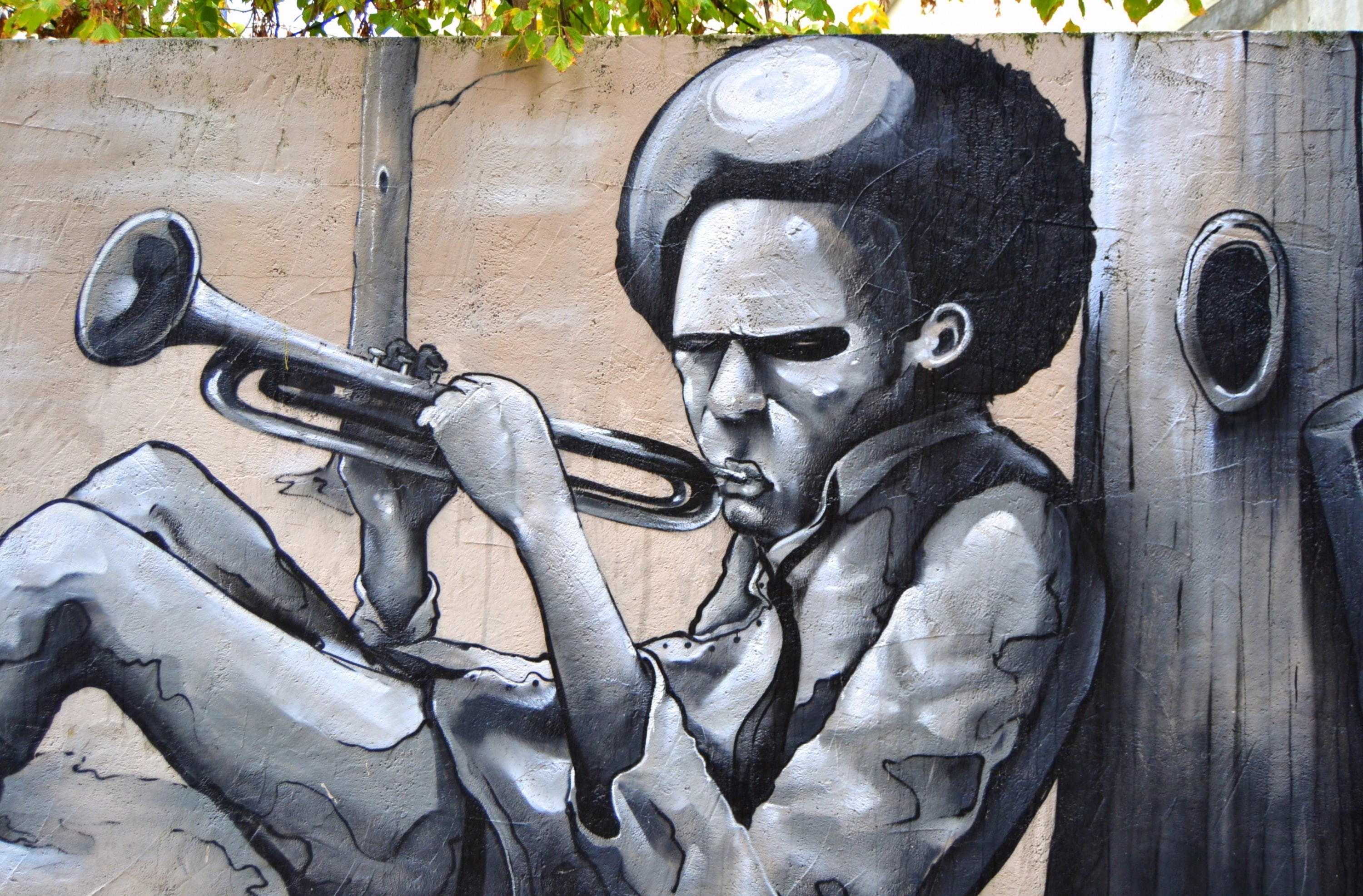 peluqueria, man, mural, Valencia, 2K, musica, architecture, Artistic, the past, male likeness, pintura, Graffiti, trumpet, graffitti, playing, wall - building feature, HD Wallpaper