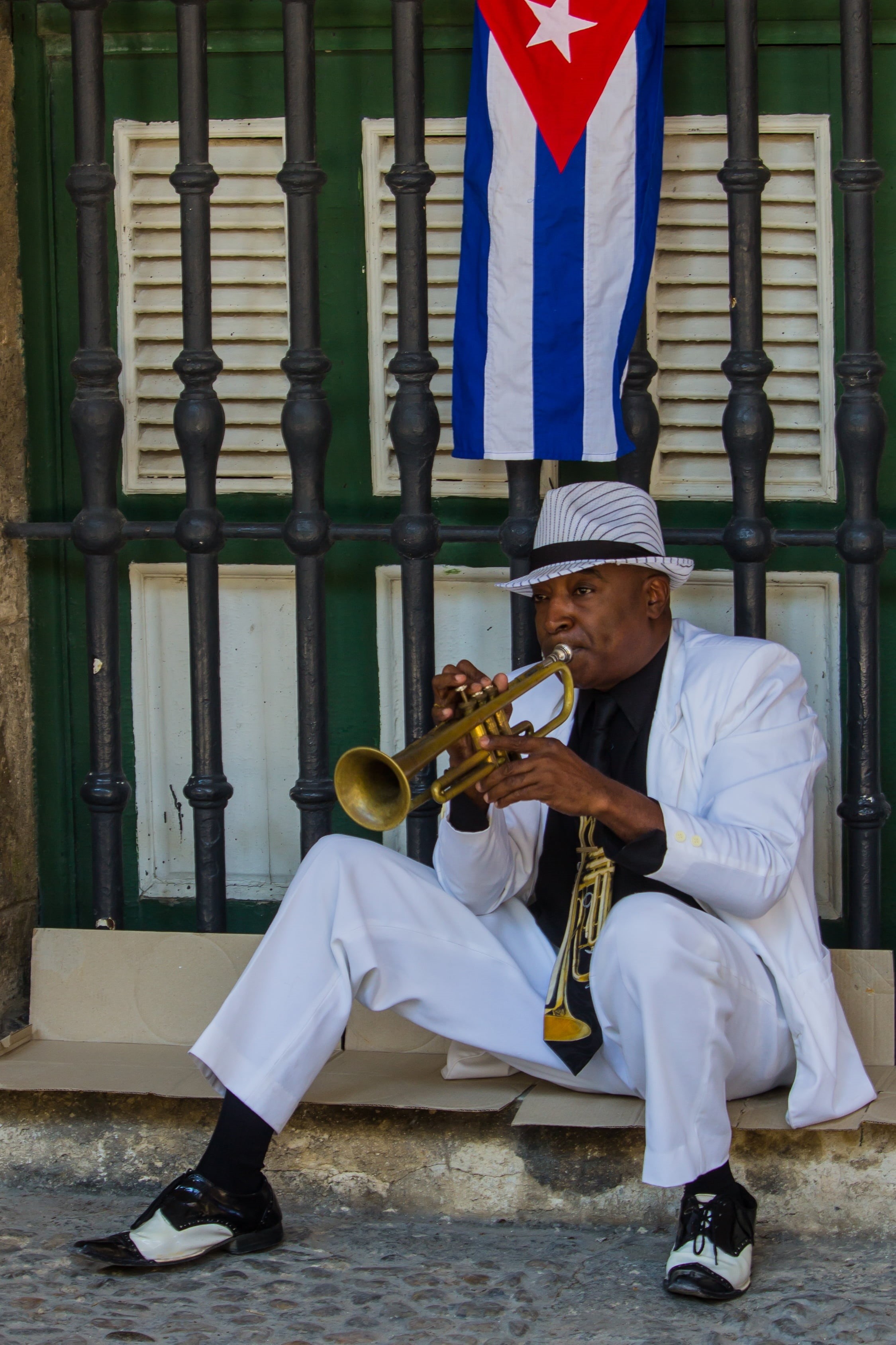 brass instrument, play, cultures, people, uniform, blowing, skill, males, cuba, 2K, jazz, flag, musician, performance, solo, mini, man, music, brass, trumpet, Phone HD Wallpaper