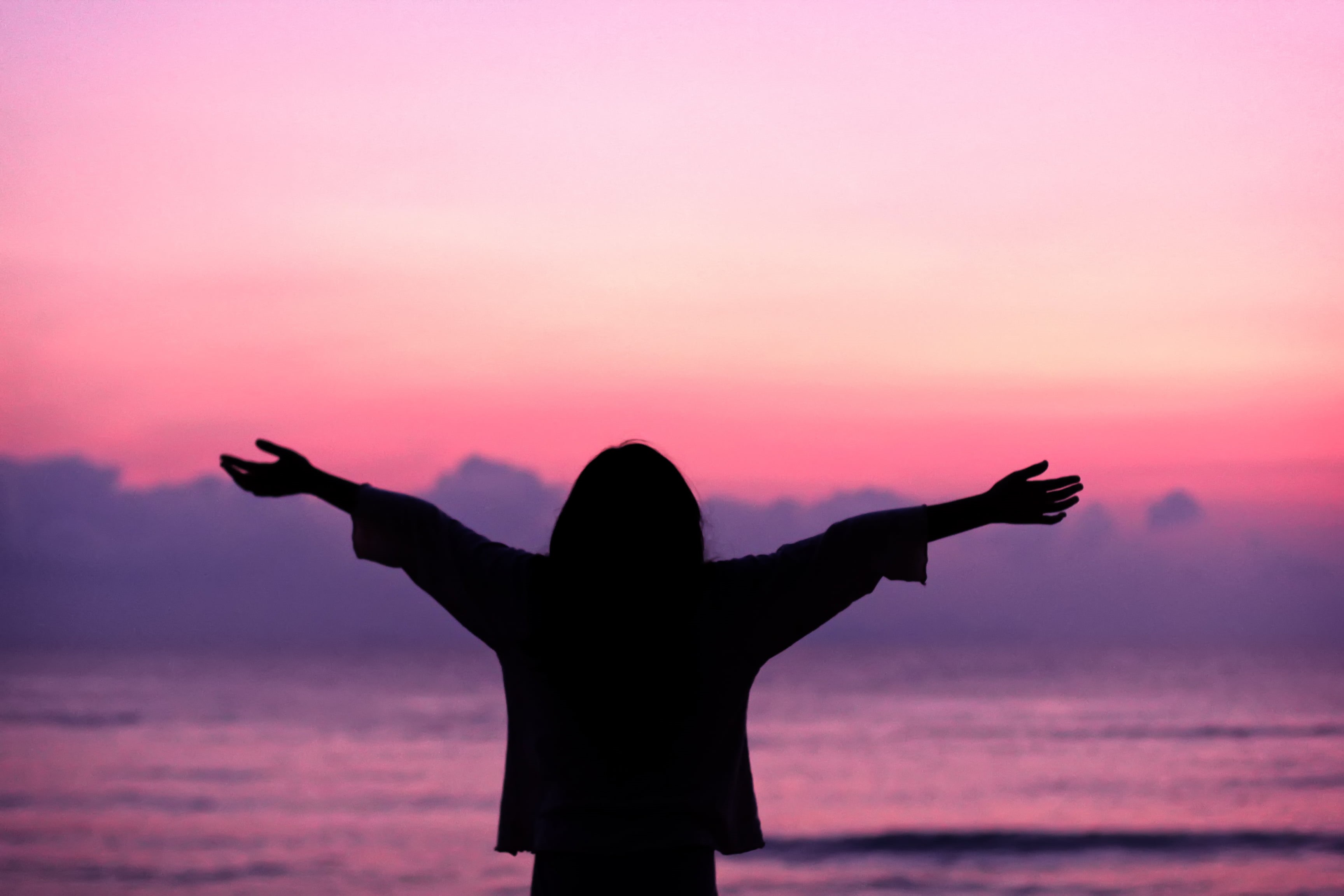 morning, beach, summer, praying, arms, sea, wide, 2K, gratitude, people, arms Outstretched, nature, feast, opening, lifestyles, woman, happiness, dom, HD Wallpaper