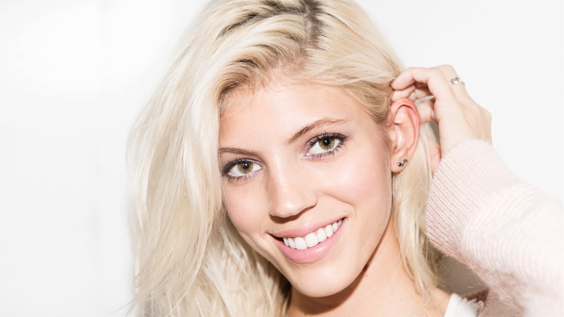 one person, young adult, adult, happiness, body part, fashion, blond hair, white, eyes, beauty, Devon Windsor, woman, beautiful woman, indoors, women, headshot, HD Wallpaper