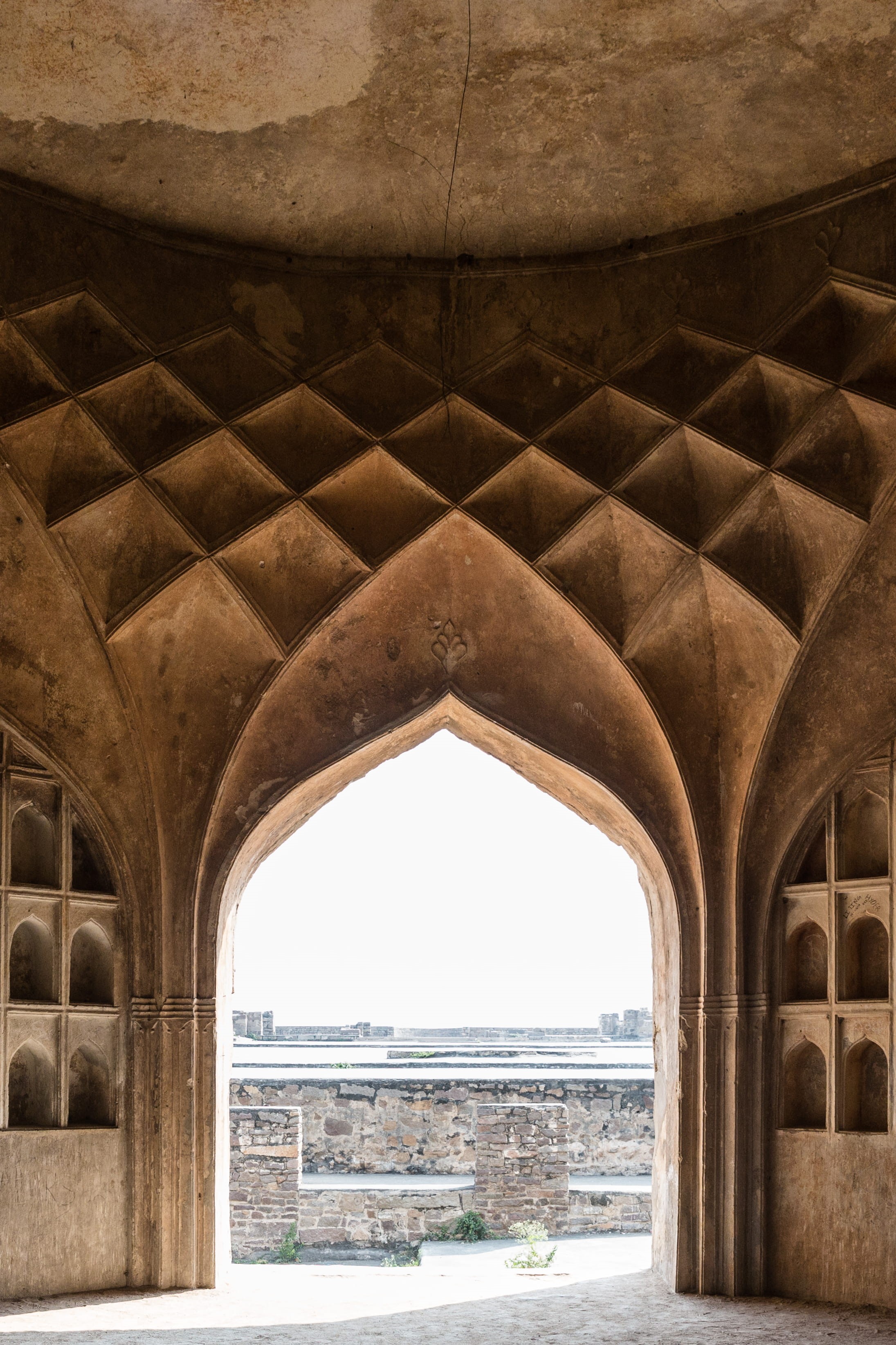 golconda fort, architecture, old, 2K, building, travel, history, arch, window, indoors, travel destinations, wall, water, the past, nature, no people, Phone HD Wallpaper
