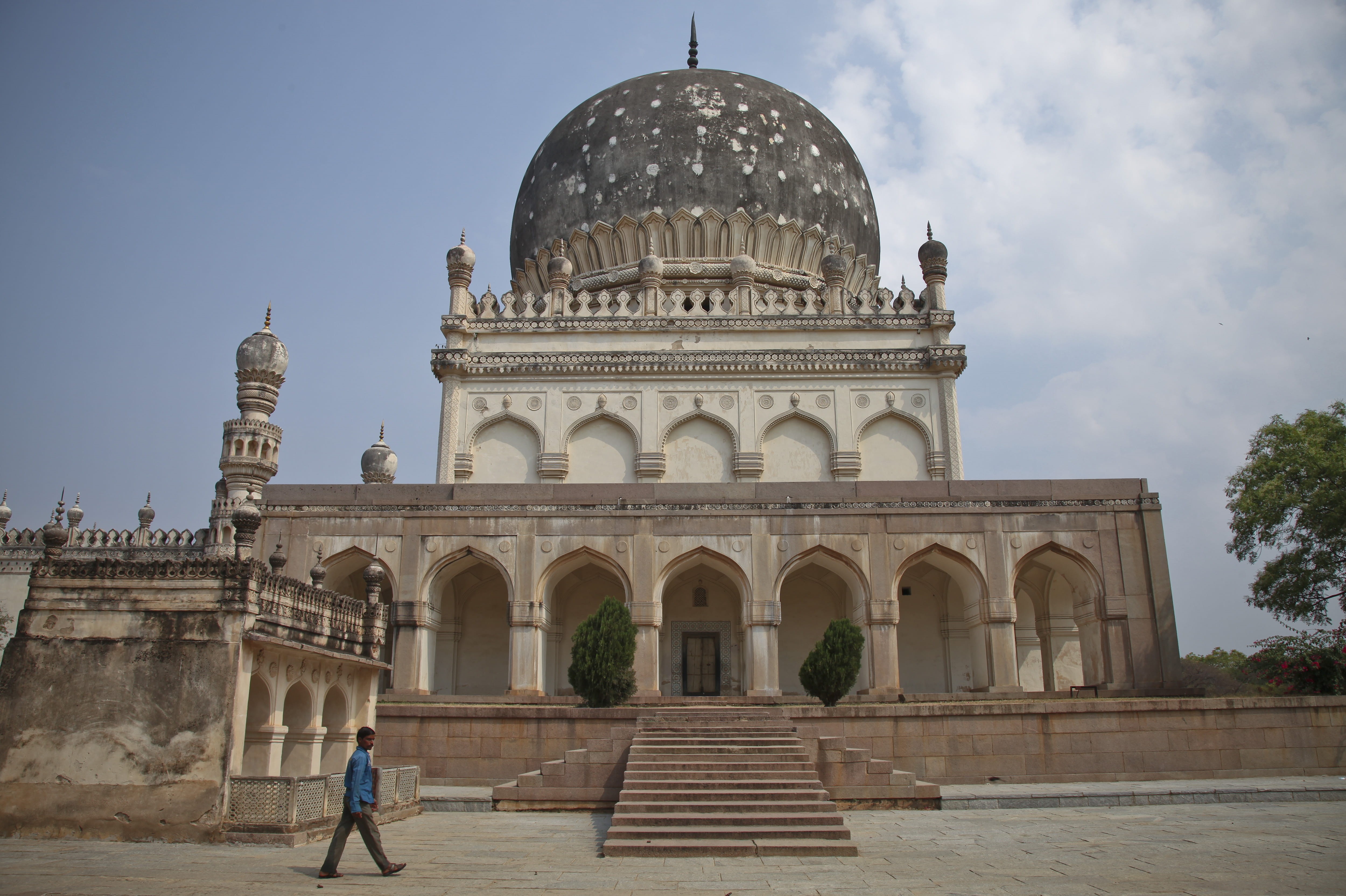 built structure, sky, history, city, hyderabad, travel destinations, real people, dome, adult, women, tombs, arch, building exterior, lifestyles, architecture, HD Wallpaper